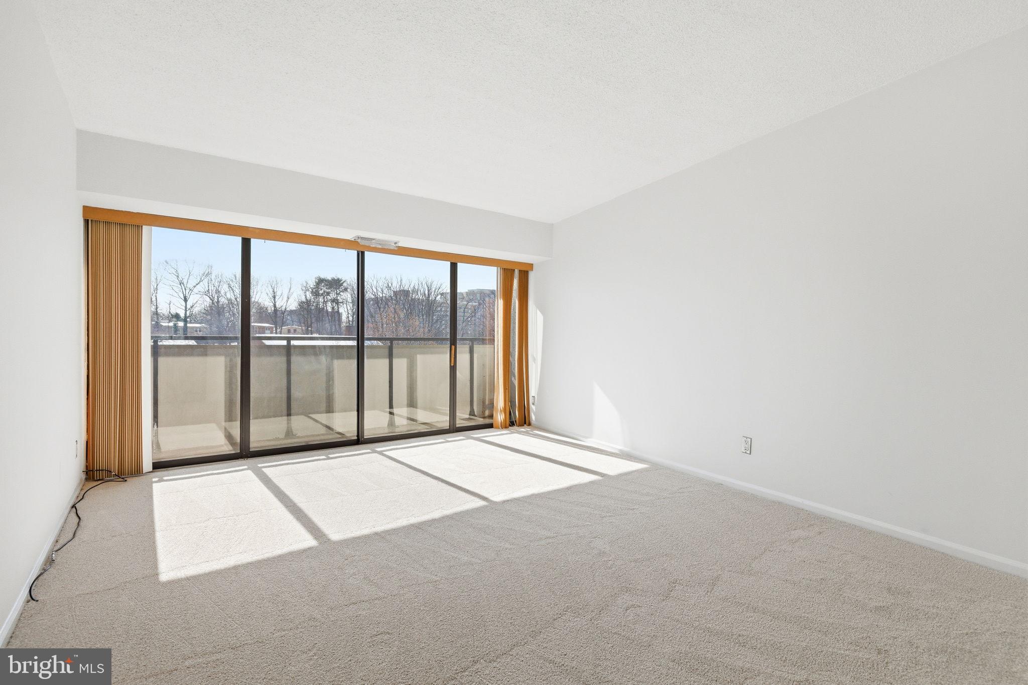 CARLYLE HOUSE - Residential