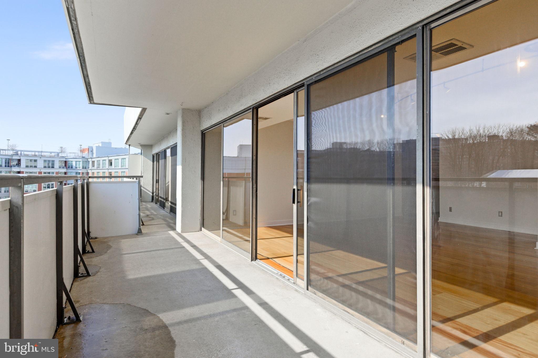 CARLYLE HOUSE - Residential