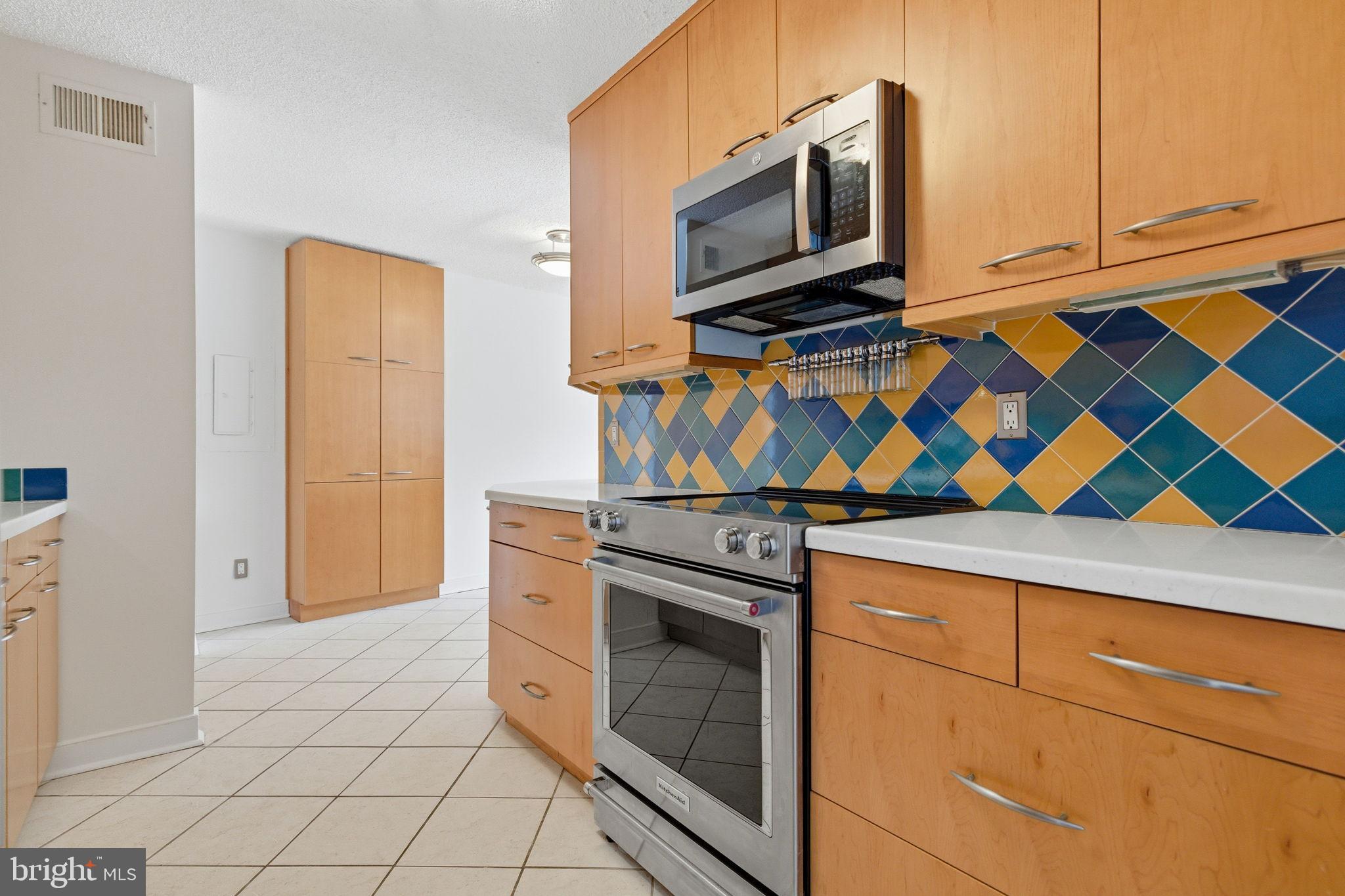 CARLYLE HOUSE - Residential