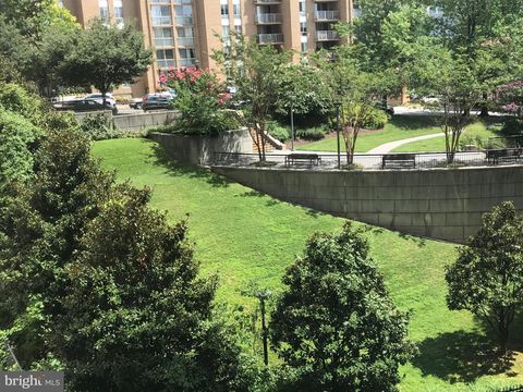 Photo of 4515 Willard Avenue #719S, CHEVY CHASE, MD 20815 (MLS # MDMC2187422)