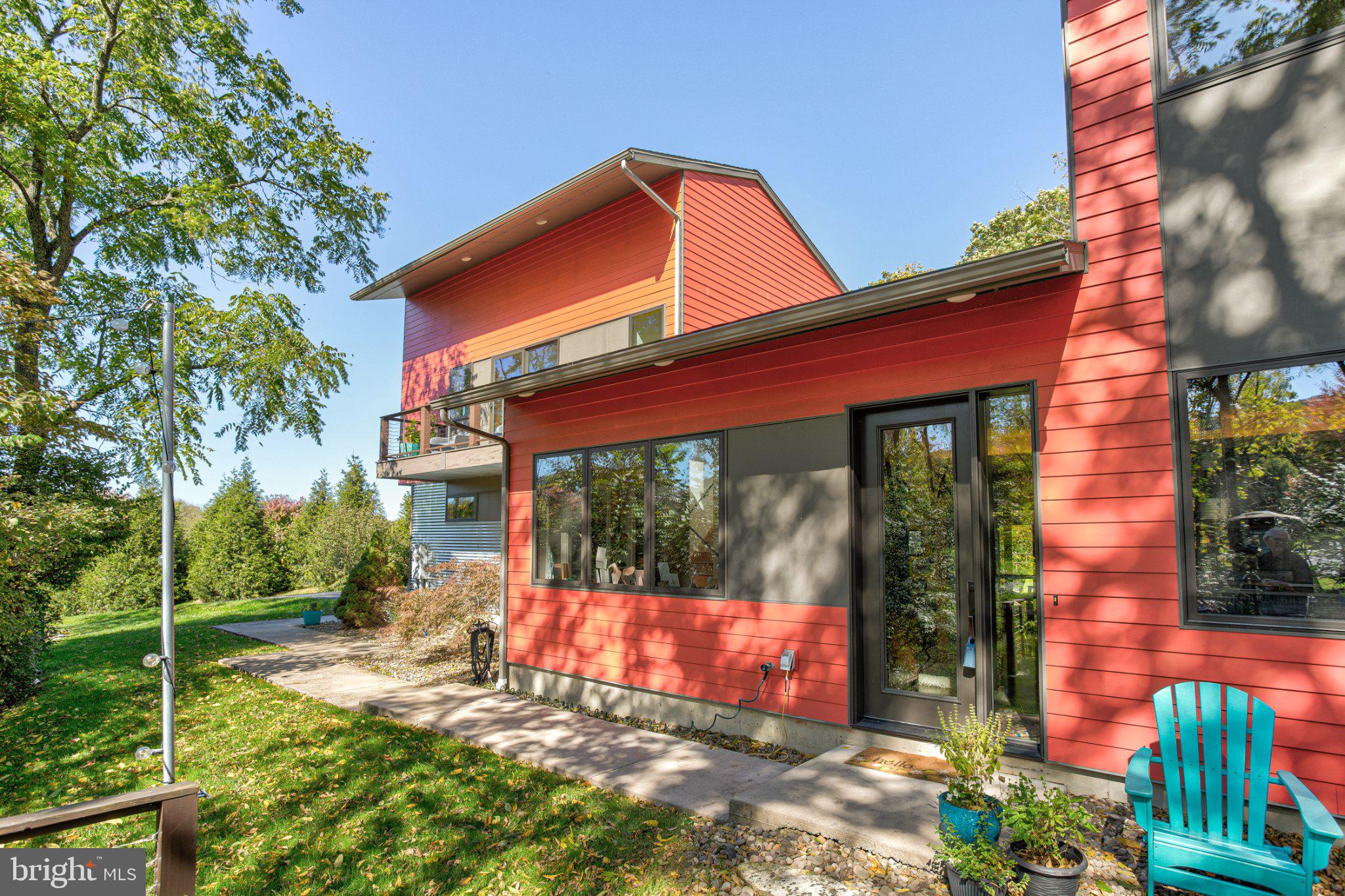 210 MEADOWVIEW DRIVE