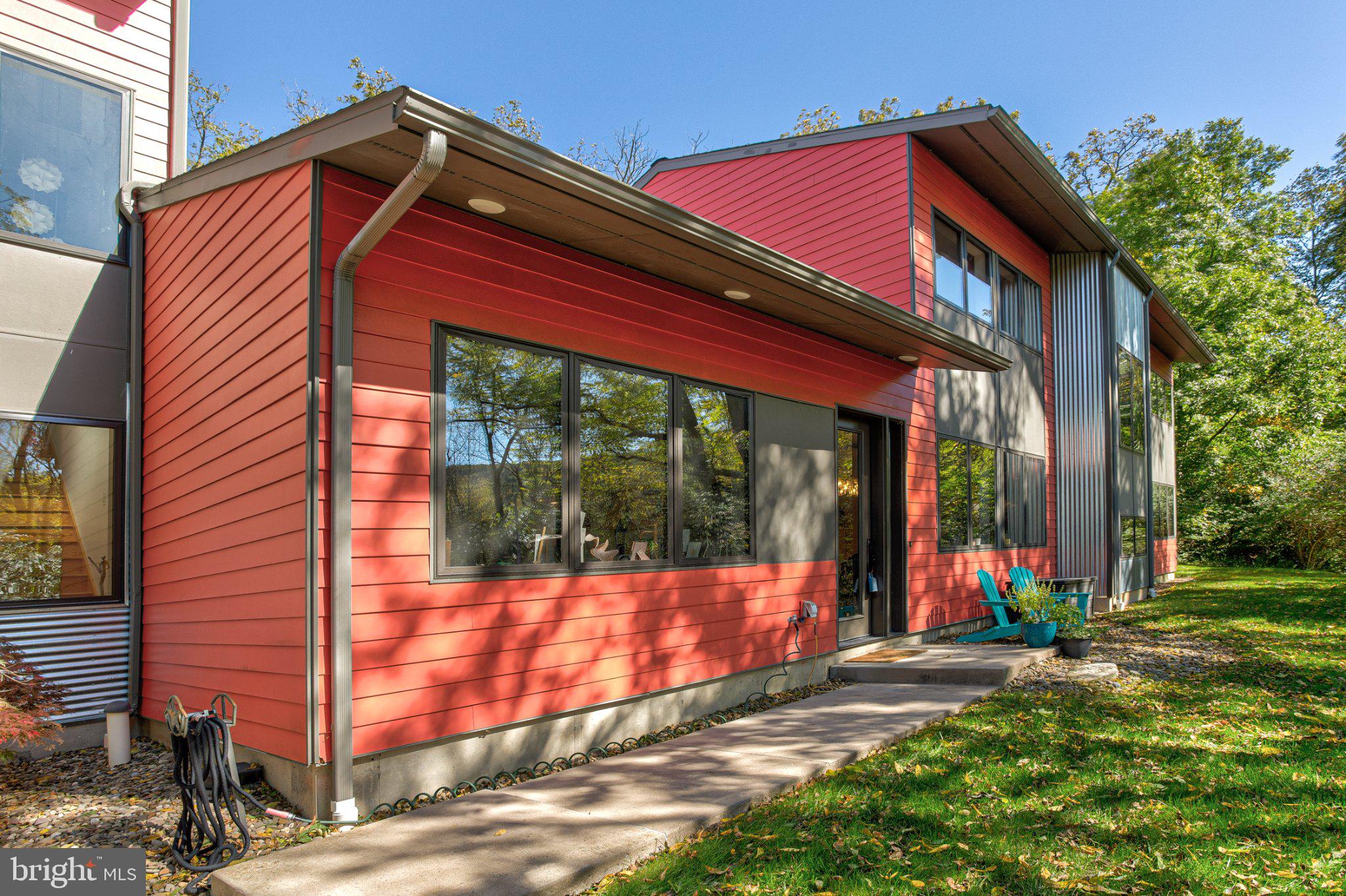 210 MEADOWVIEW DRIVE