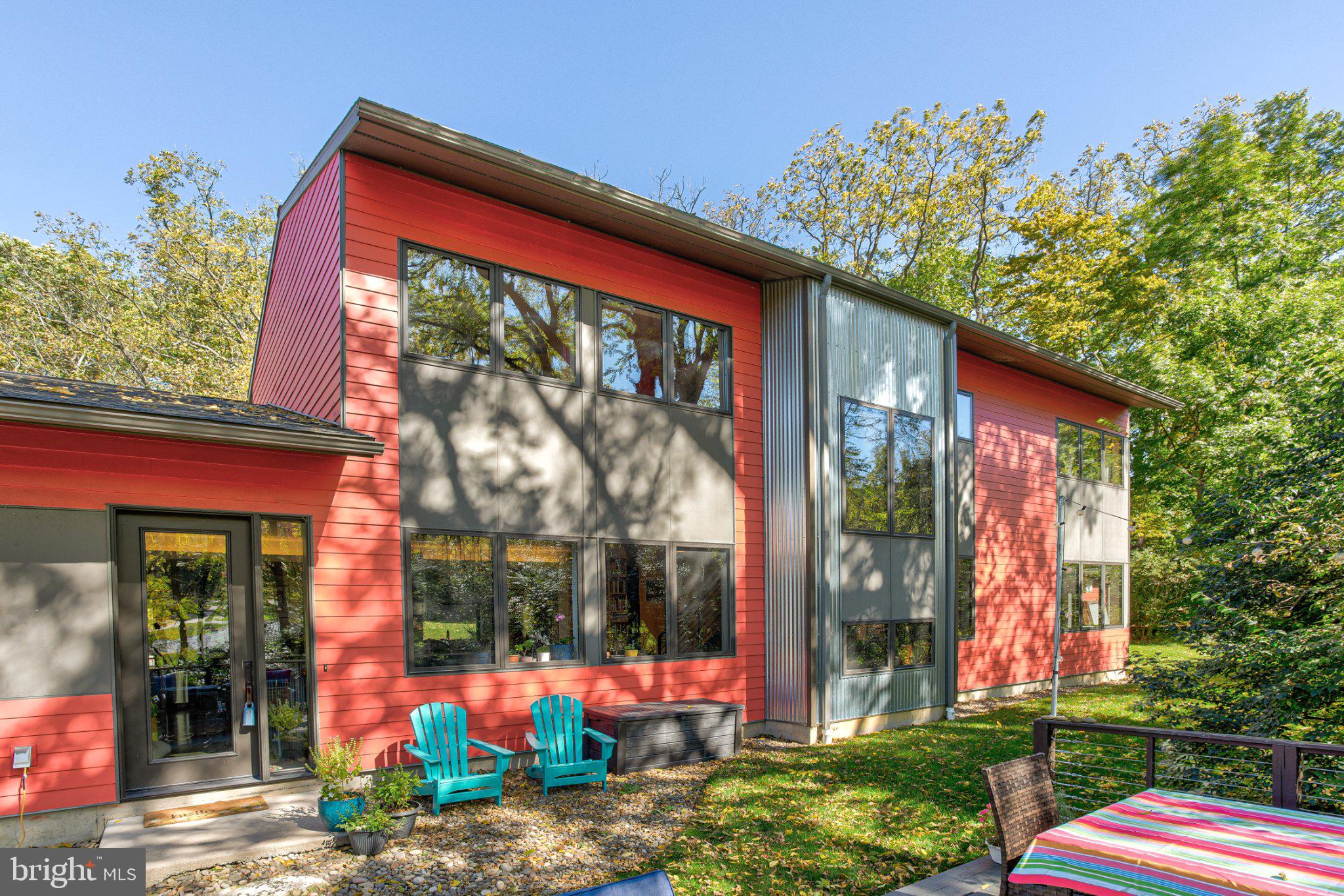 210 MEADOWVIEW DRIVE