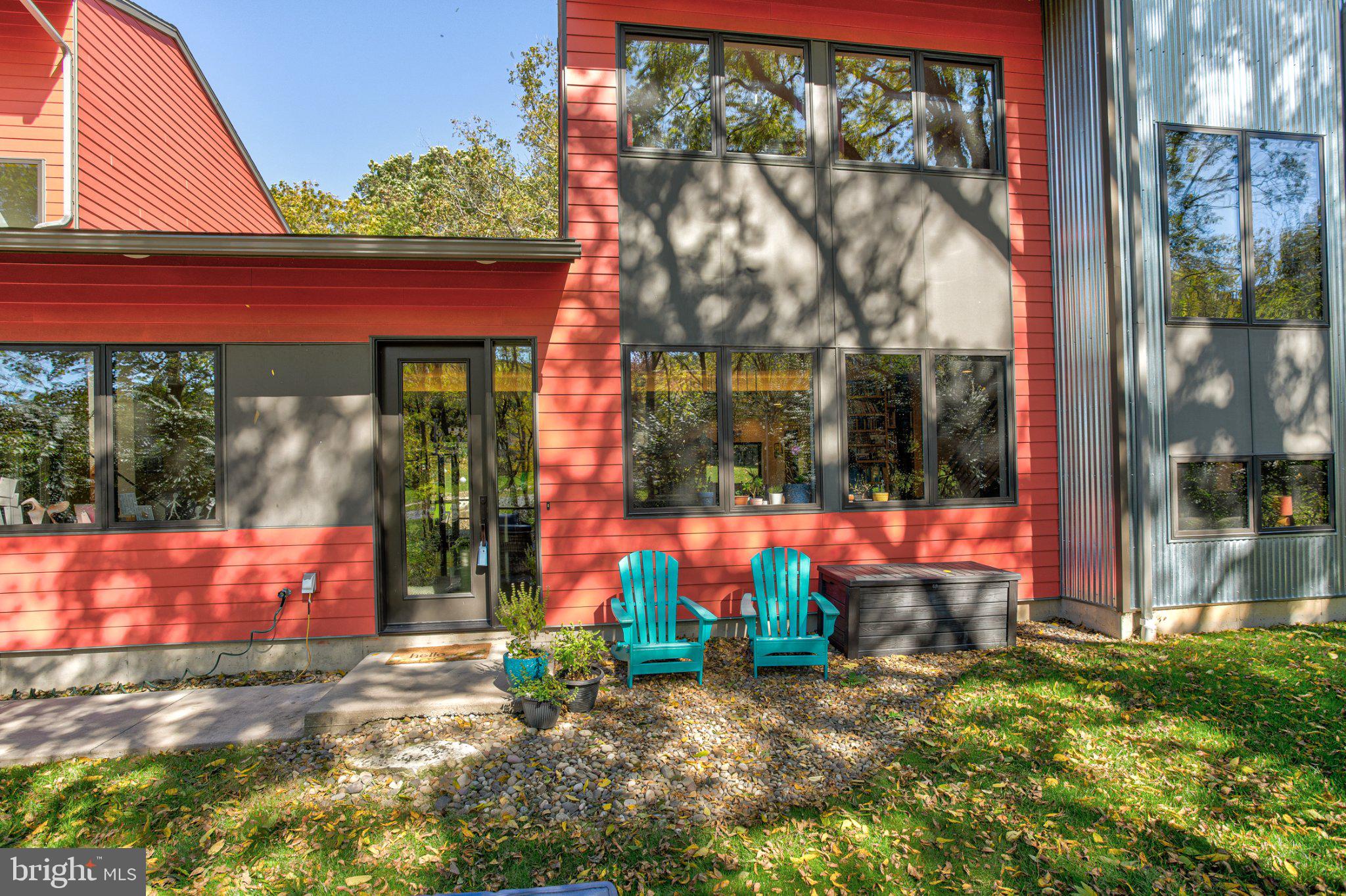 210 MEADOWVIEW DRIVE