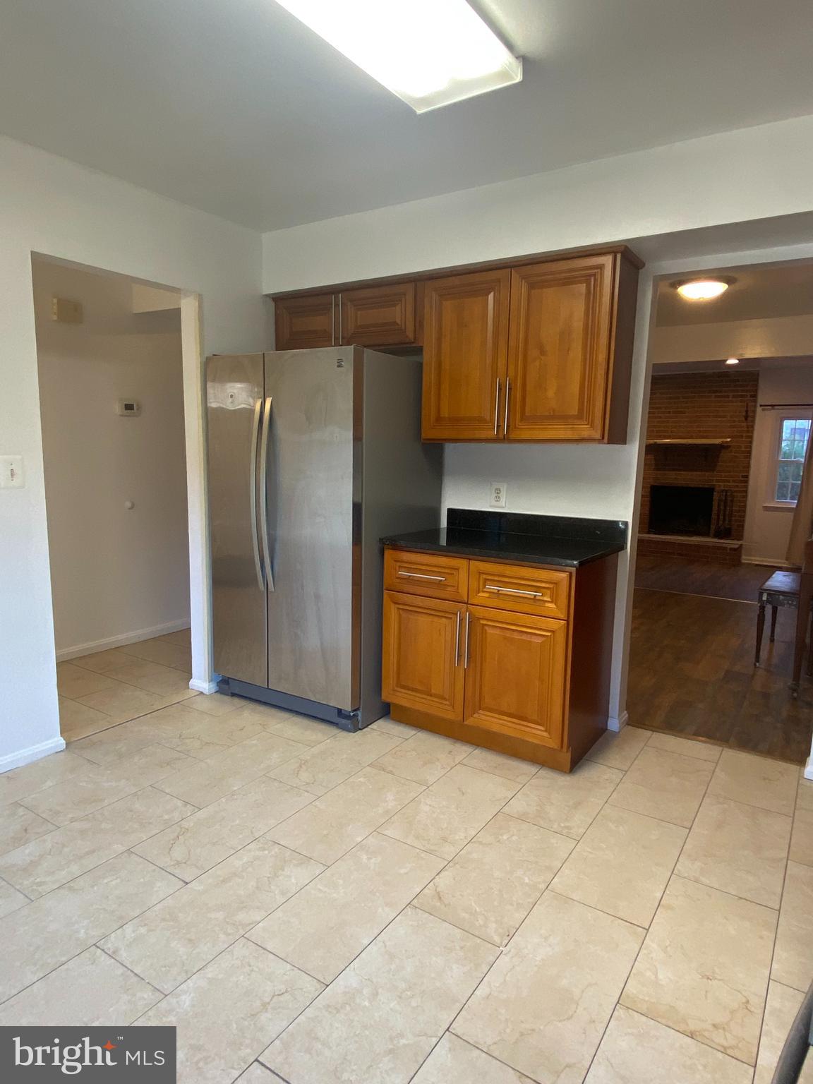 LAYHILL SQUARE - Residential Lease