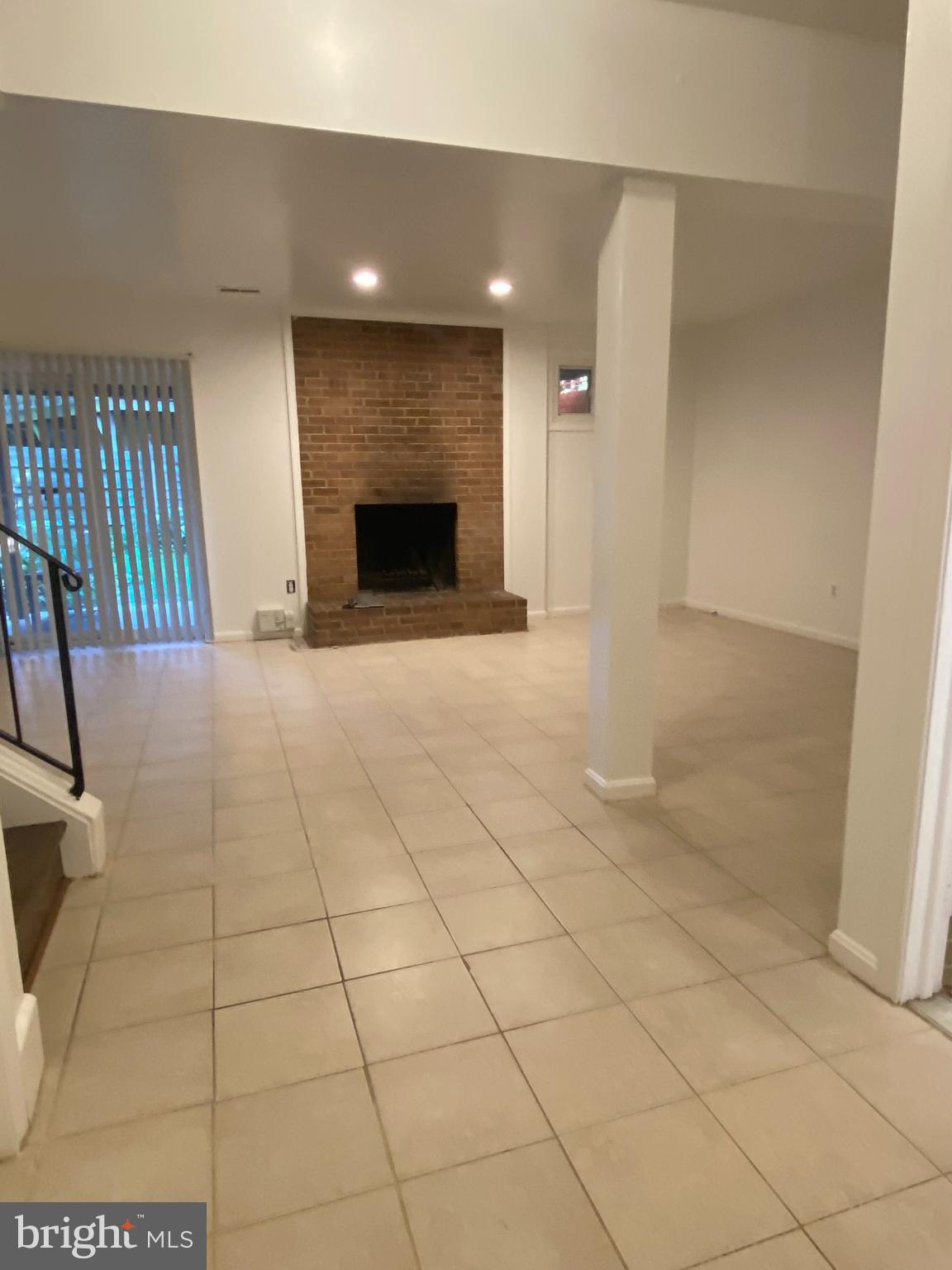 LAYHILL SQUARE - Residential Lease