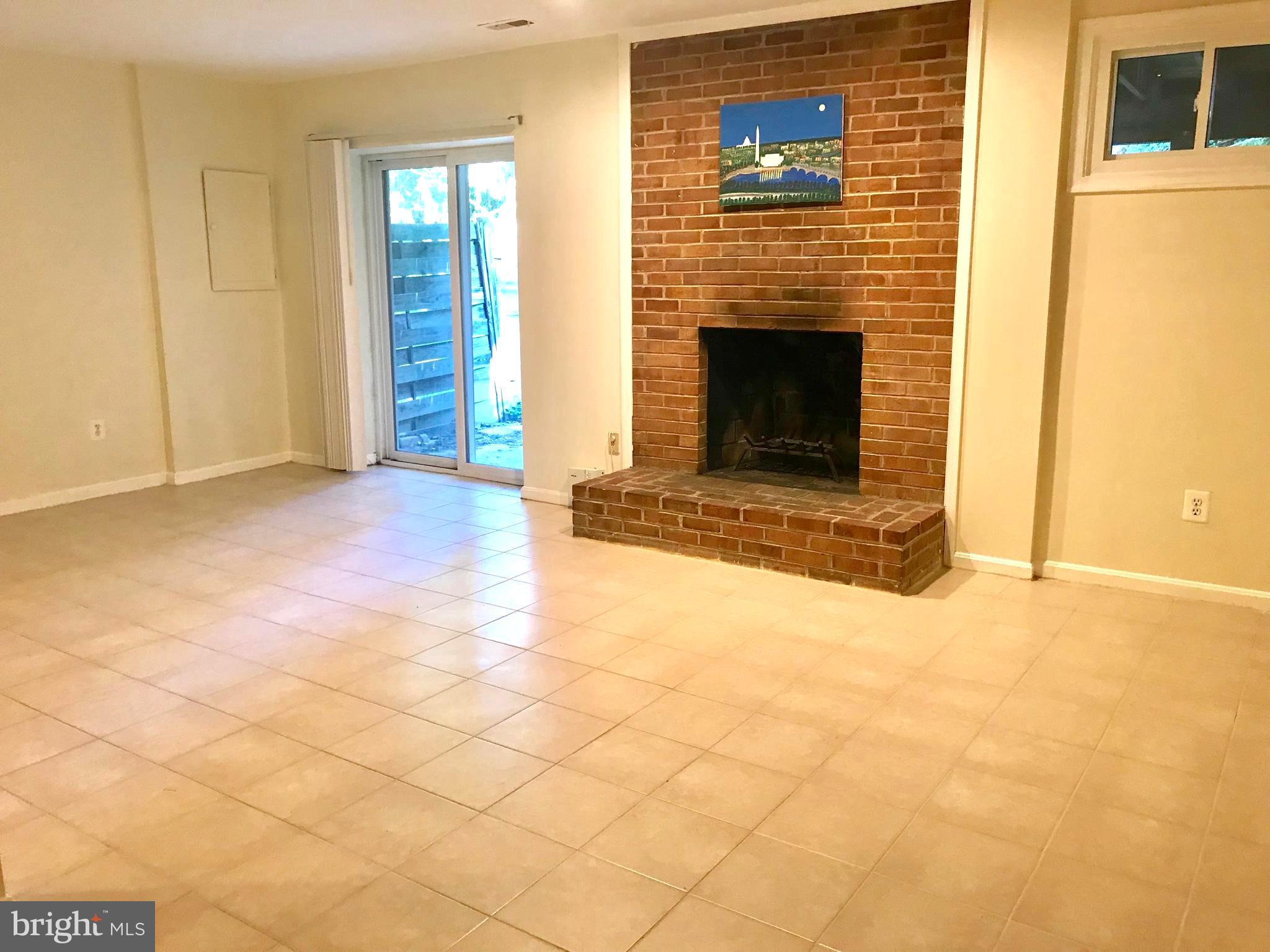 LAYHILL SQUARE - Residential Lease