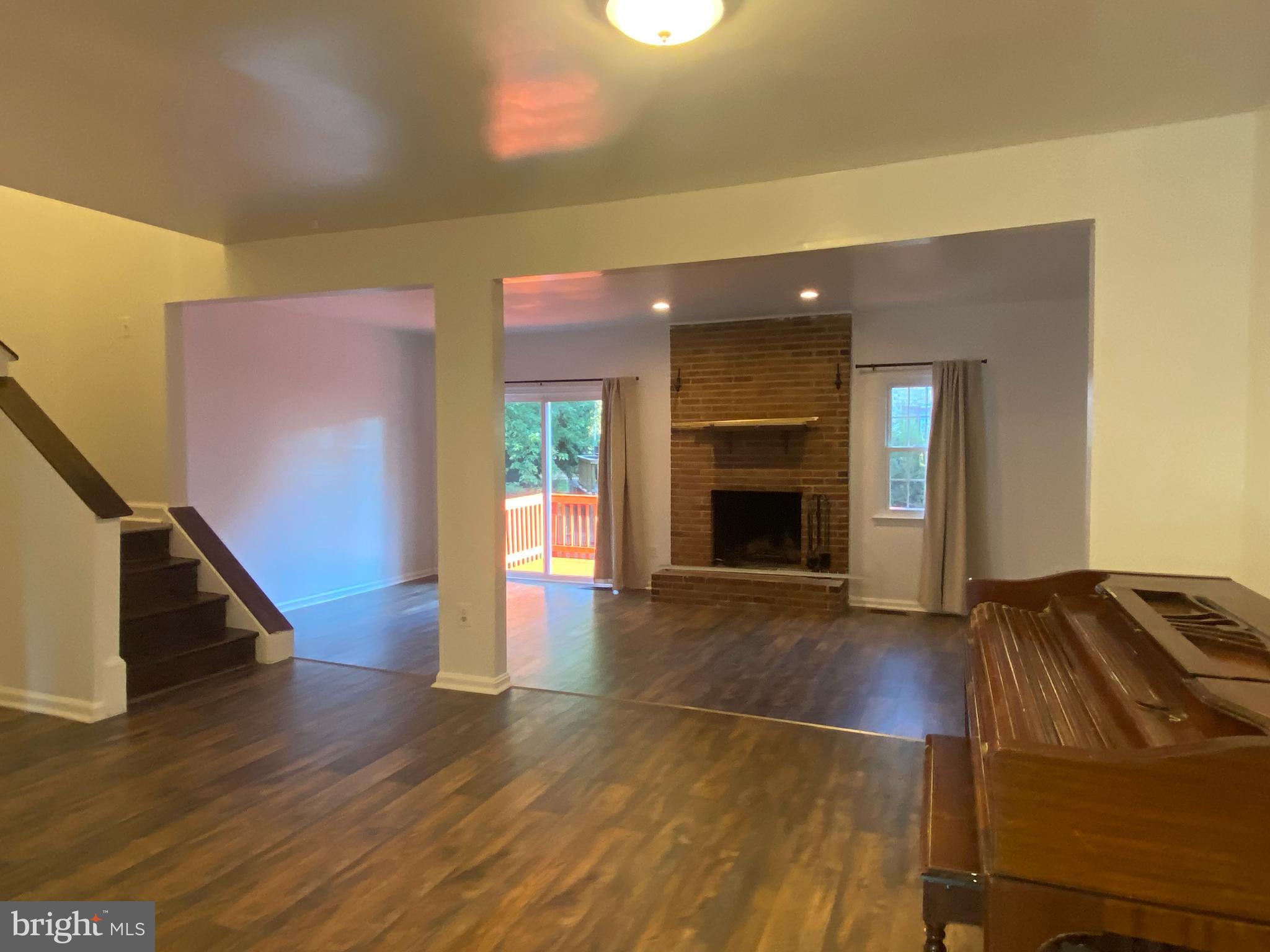 LAYHILL SQUARE - Residential Lease