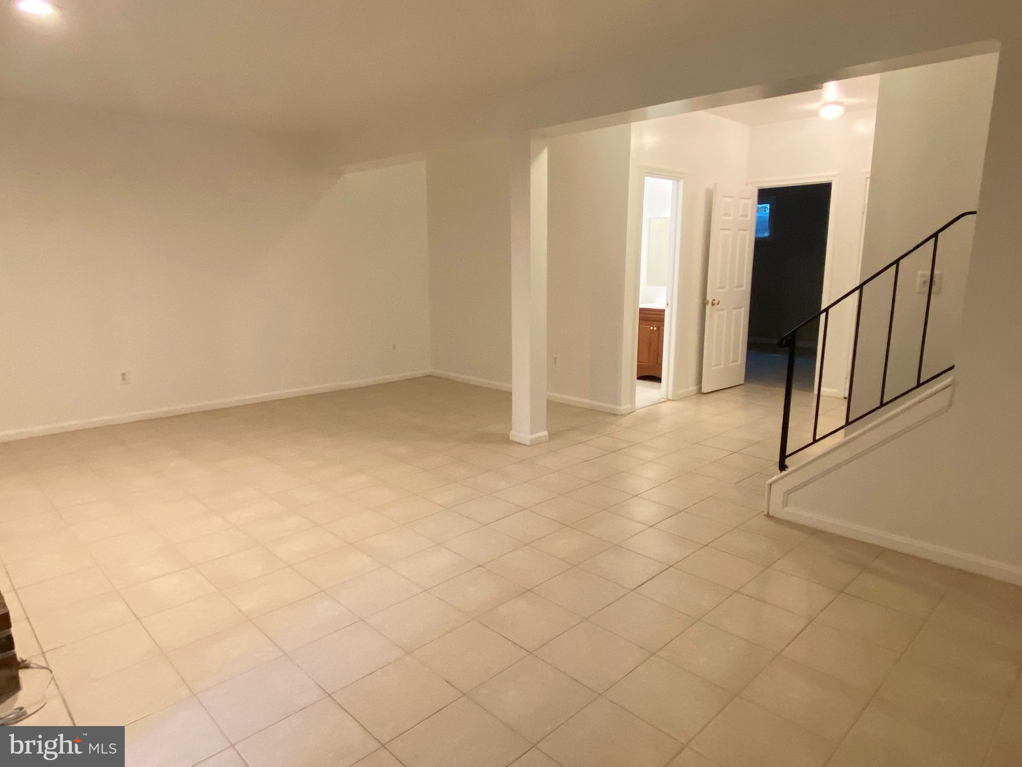 LAYHILL SQUARE - Residential Lease