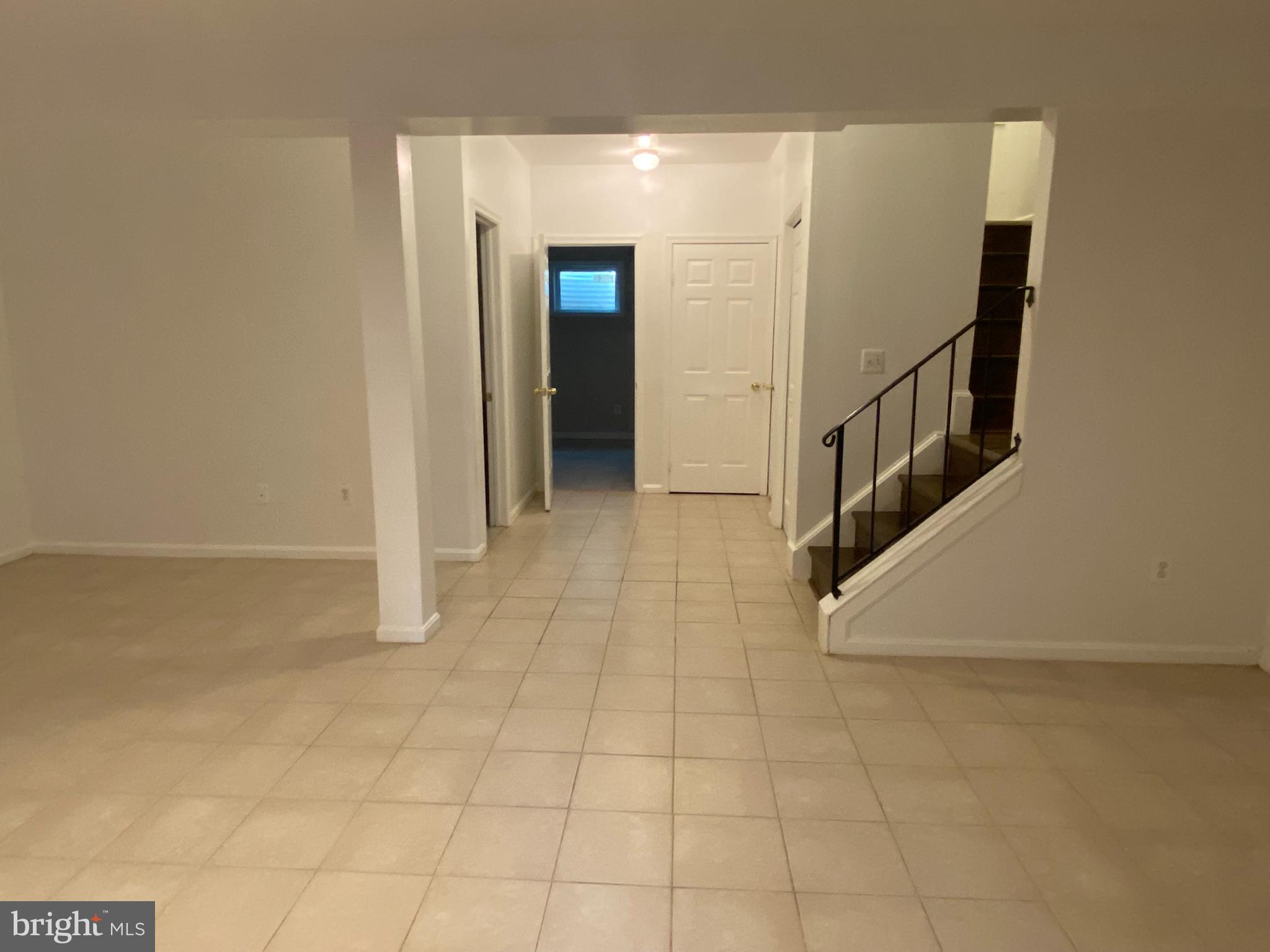 LAYHILL SQUARE - Residential Lease