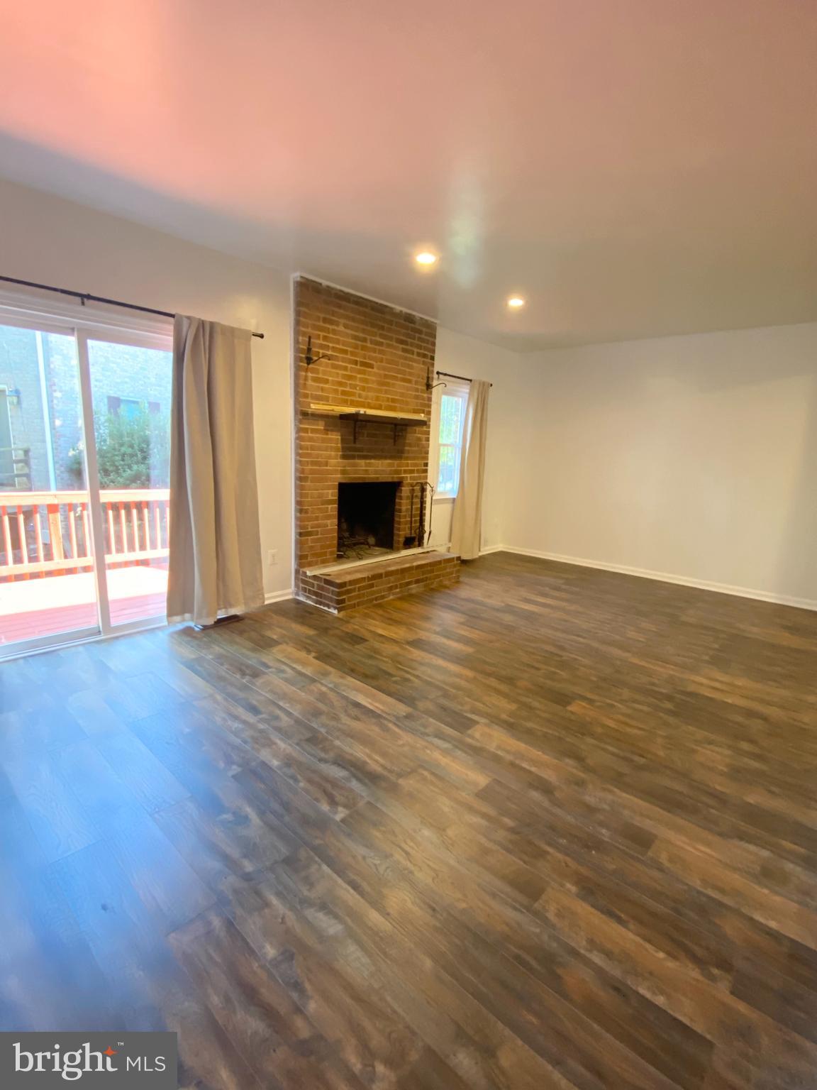 LAYHILL SQUARE - Residential Lease