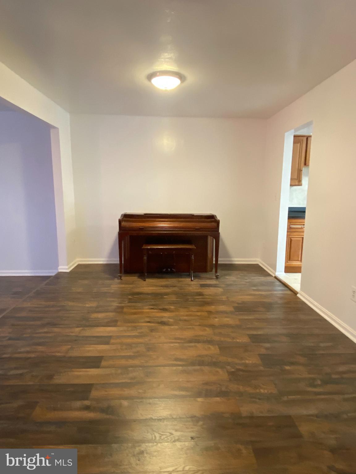 LAYHILL SQUARE - Residential Lease