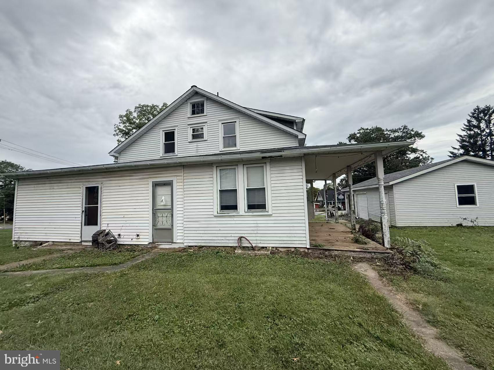 124 E WALNUT STREET