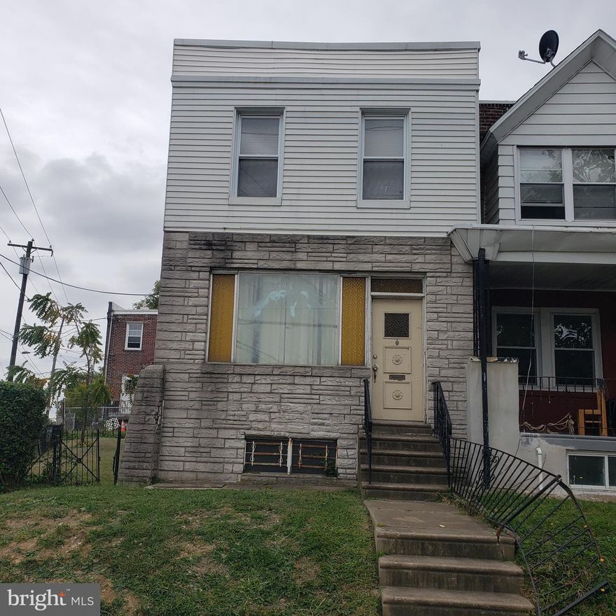 Nice Corner Property in the Heart of Southwest Philadelphia it has a nice backyard
3 Spacious Bedrooms, 1 Bathroom, full basement, it has an open concept, living room through to the dining area,
Close proximity to public transportation
Easy to show on lock box