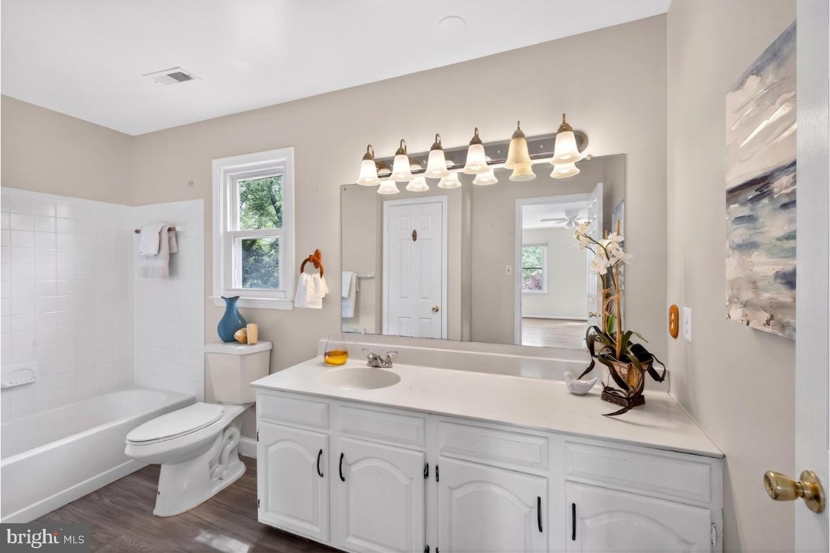 11203 CEDAR LANE