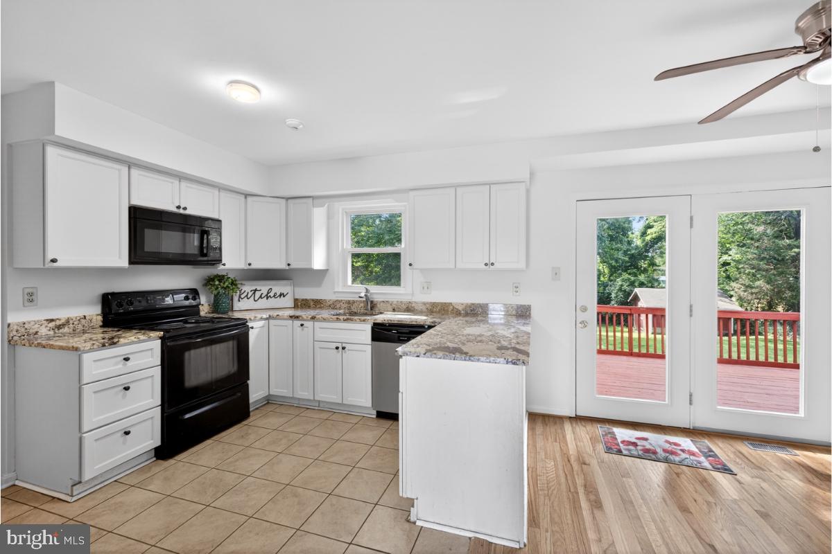 11203 CEDAR LANE