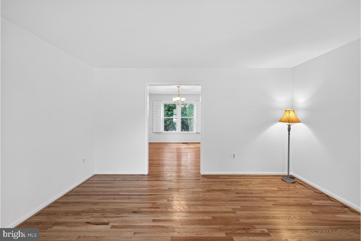 11203 CEDAR LANE