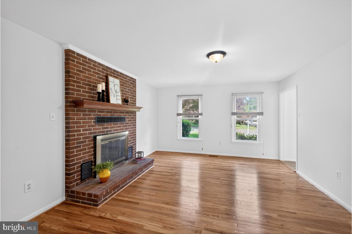 11203 CEDAR LANE