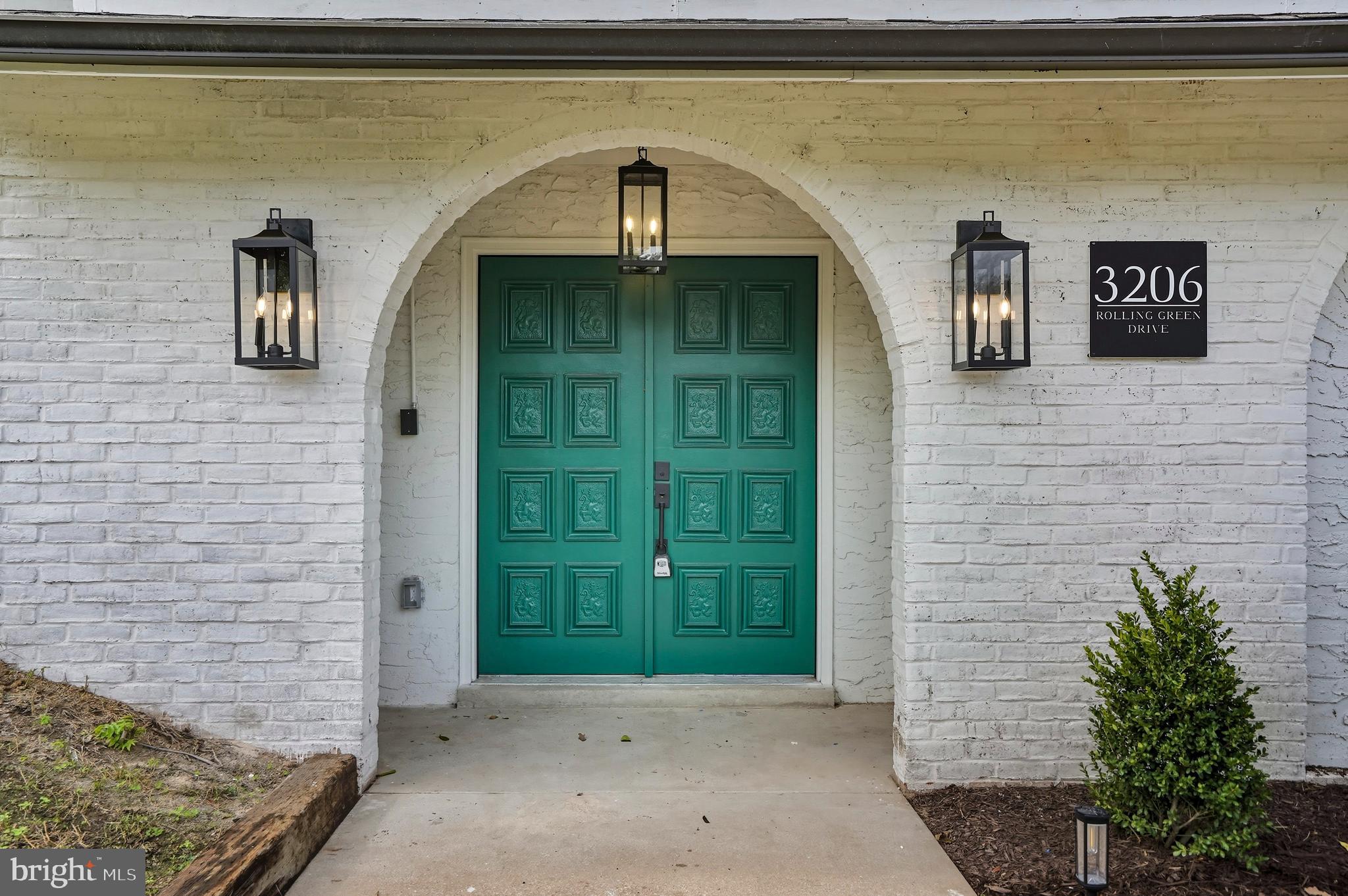 3206 ROLLING GREEN DRIVE