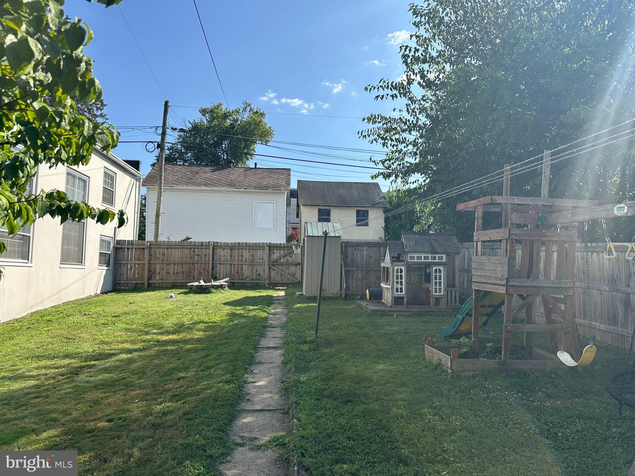 306 W 1ST STREET