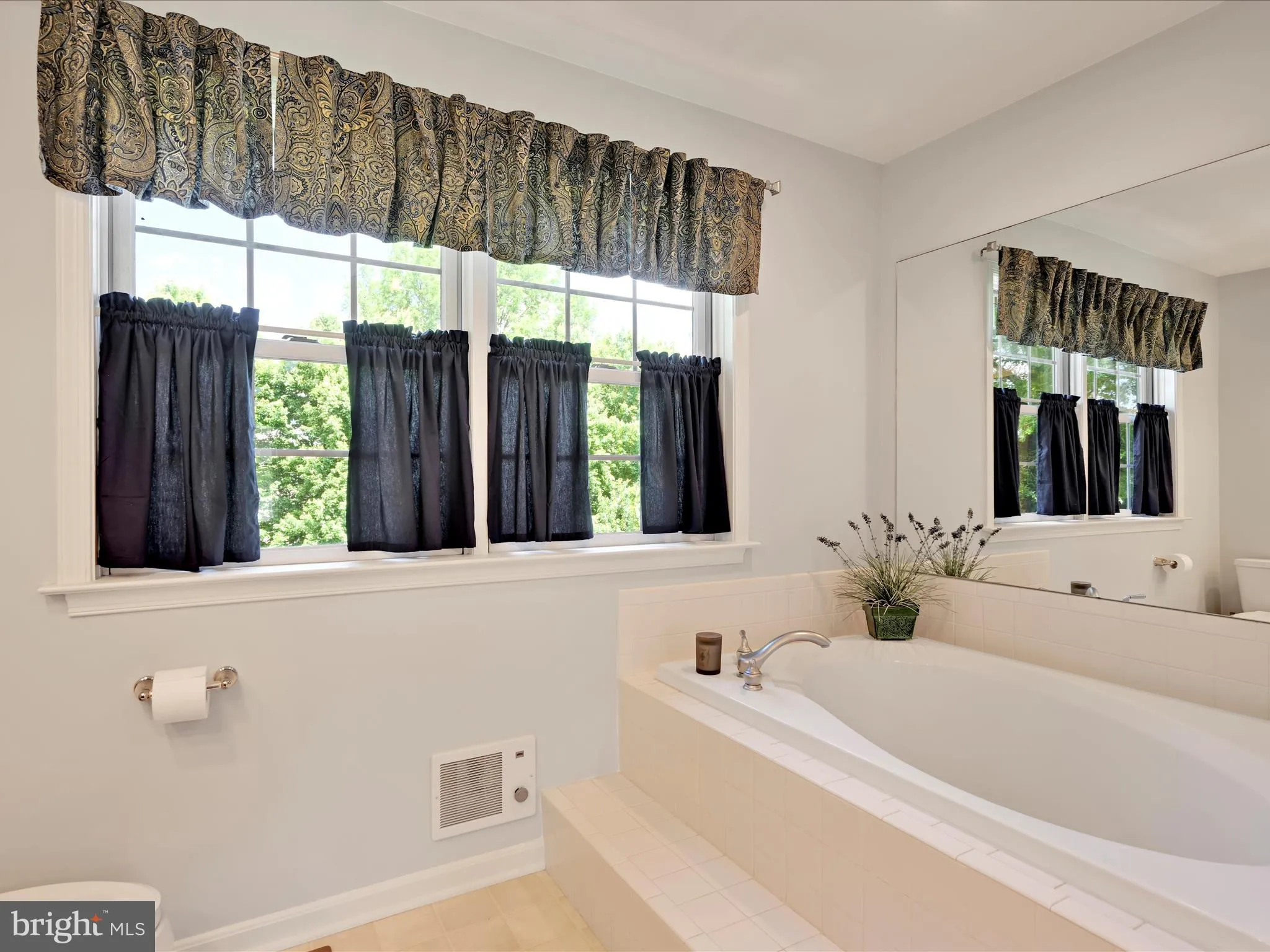 Palmyra, Pennsylvania 17078, United States, 4 Bedrooms Bedrooms, ,2 BathroomsBathrooms,Residential,Pending,142989