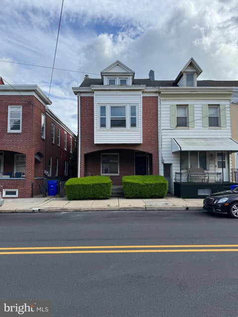 Townhouse For Sale - 132 Bern Street<br/> READING, PA 19601
