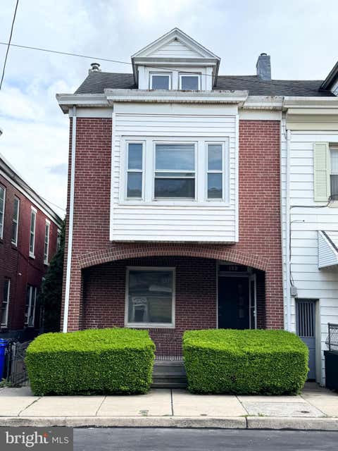 Townhouse For Sale - 132 Bern Street<br/> READING, PA 19601