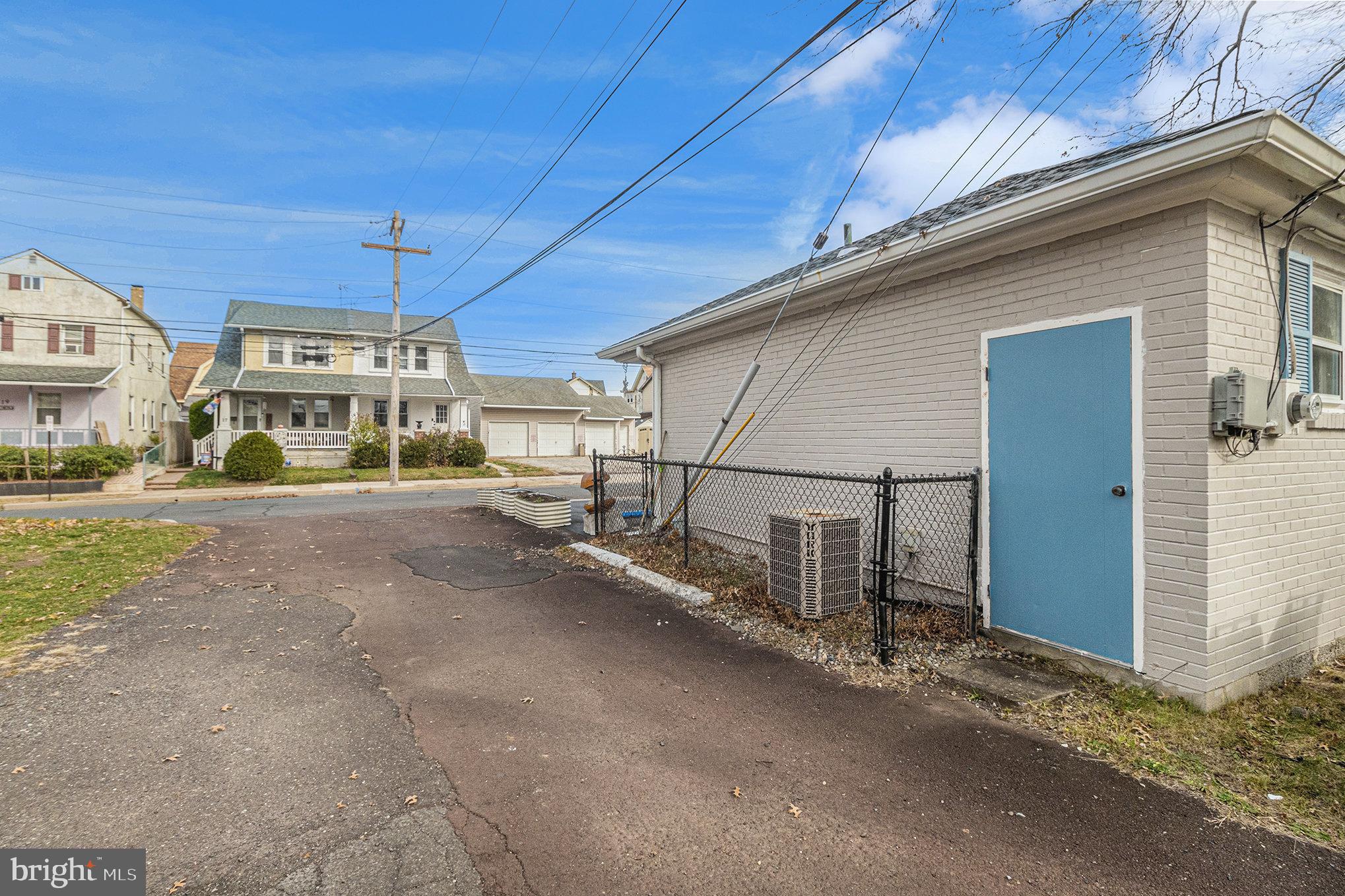 LANSDALE - Commercial Sale