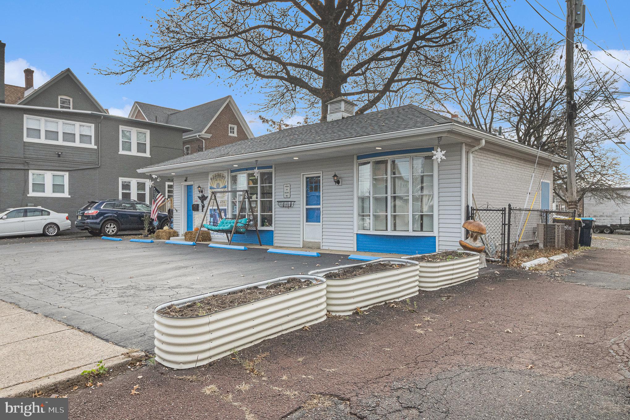 LANSDALE - Commercial Sale