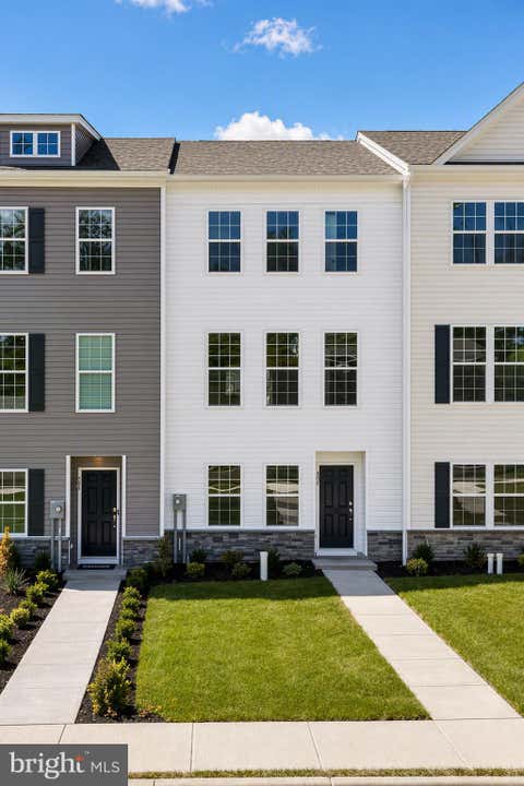 Townhouse For Sale - 548 Swamp Creek Road<br/> BECHTELSVILLE, PA 19505