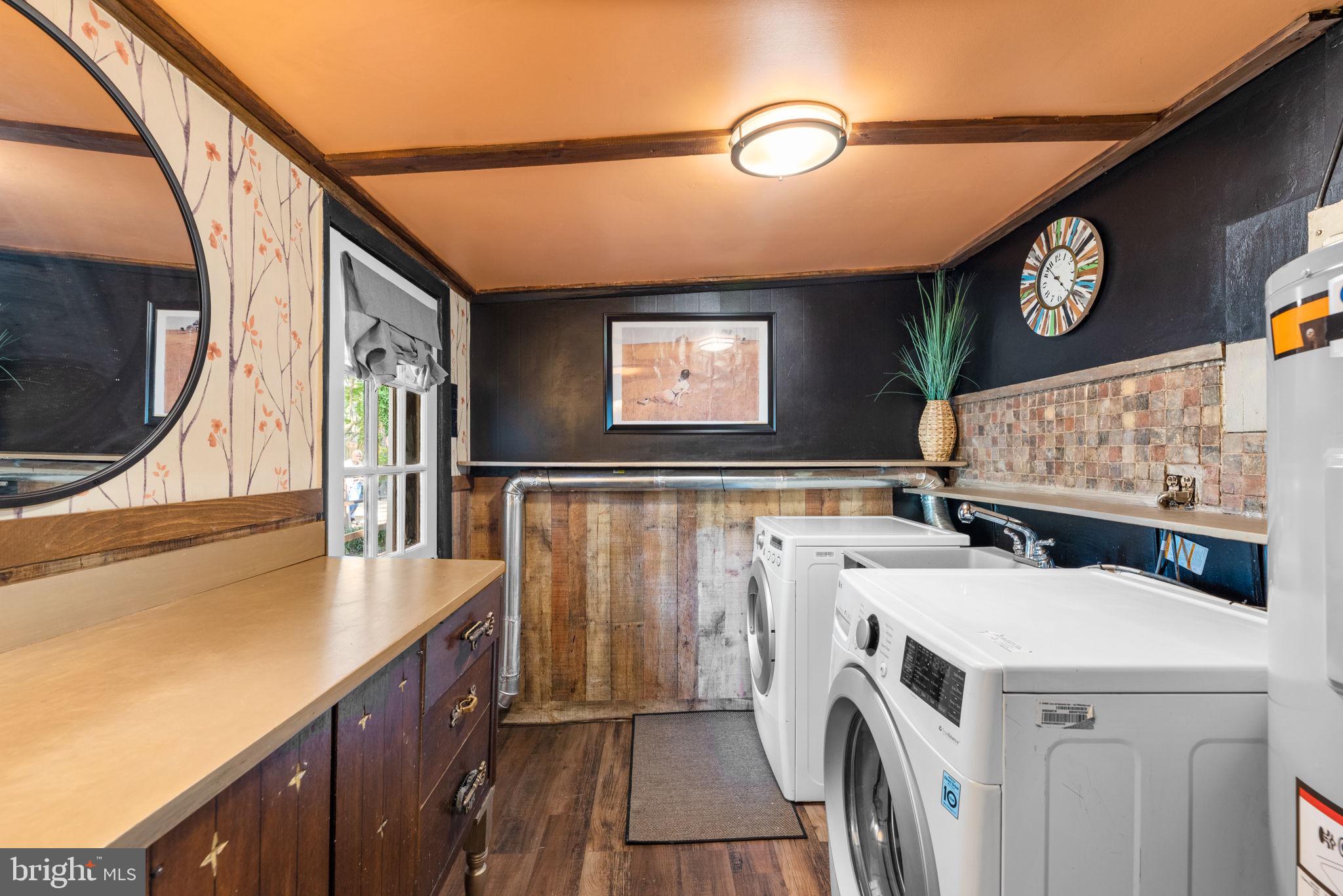 HOLLYWOOD ON SEVERN - Residential