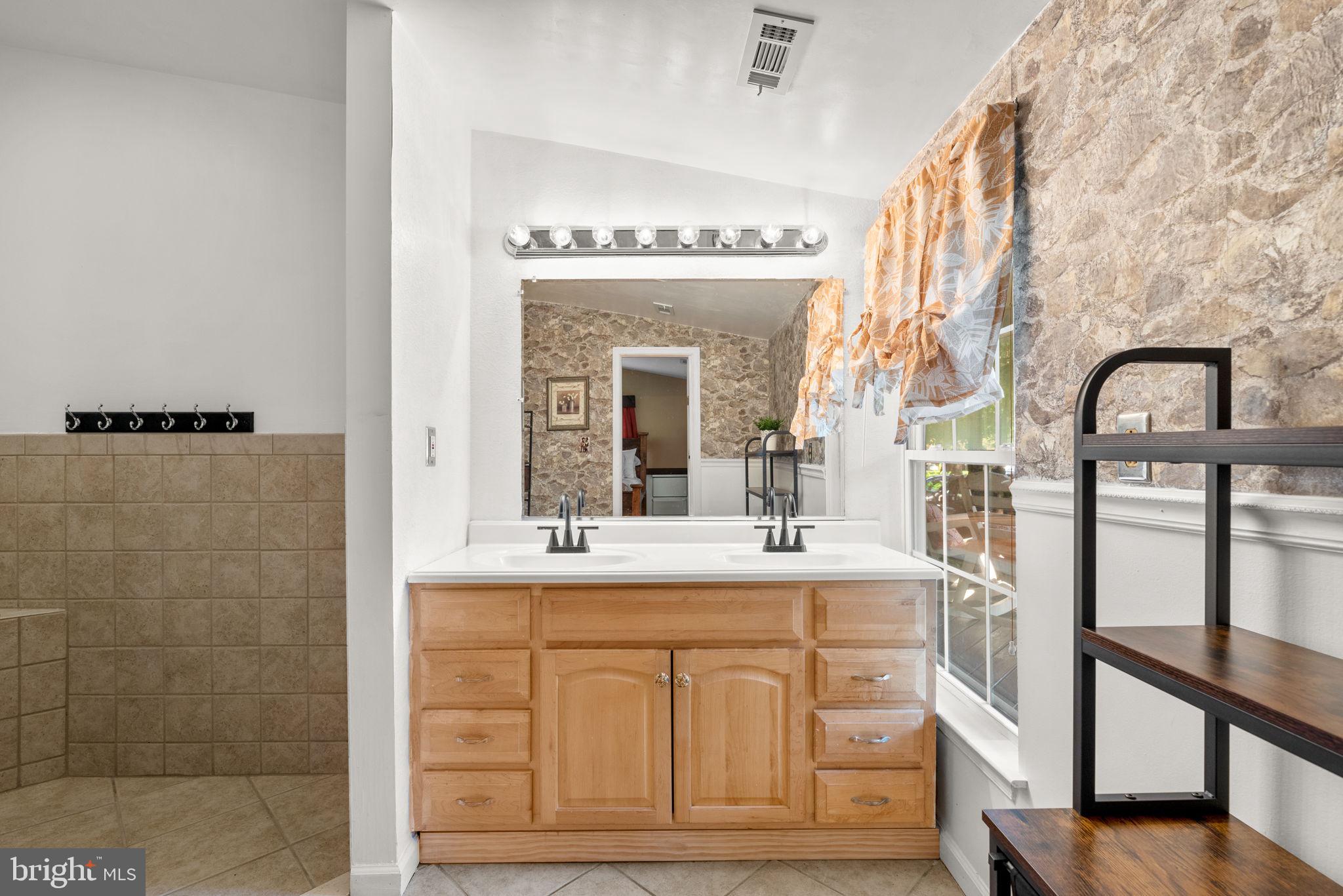 HOLLYWOOD ON SEVERN - Residential