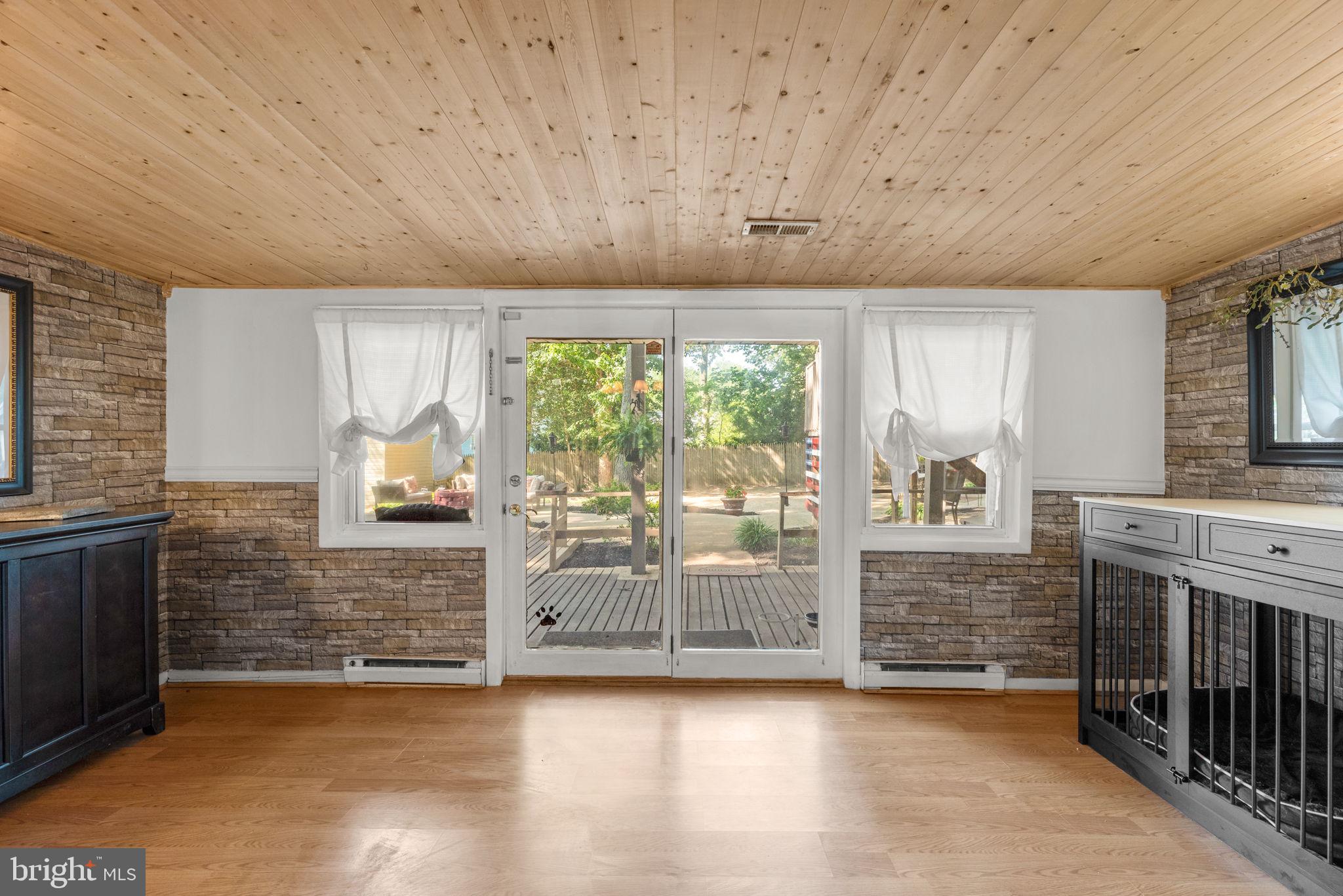 HOLLYWOOD ON SEVERN - Residential