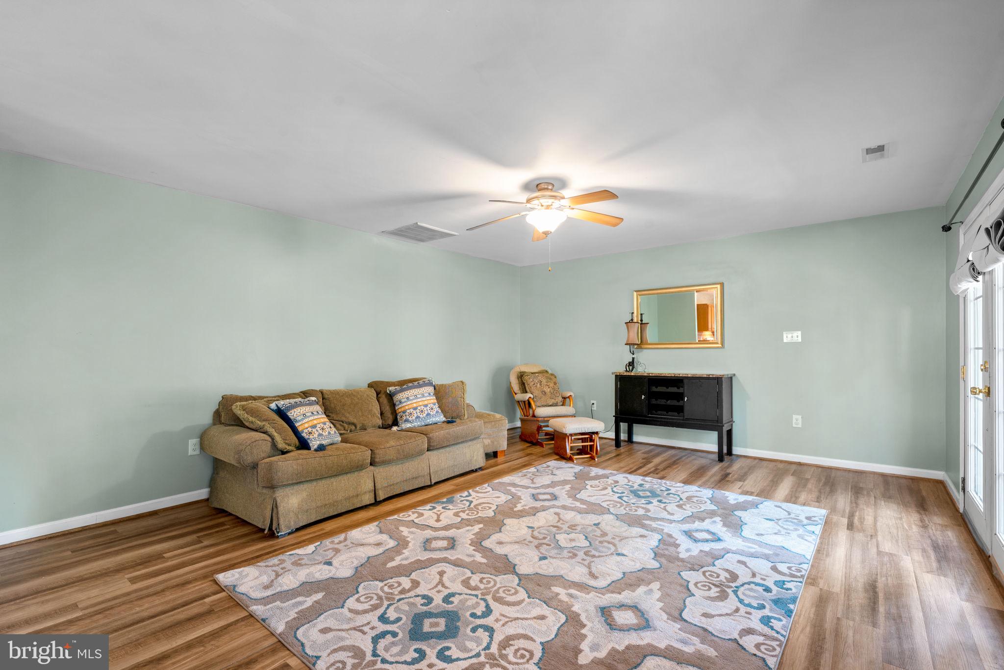 HOLLYWOOD ON SEVERN - Residential