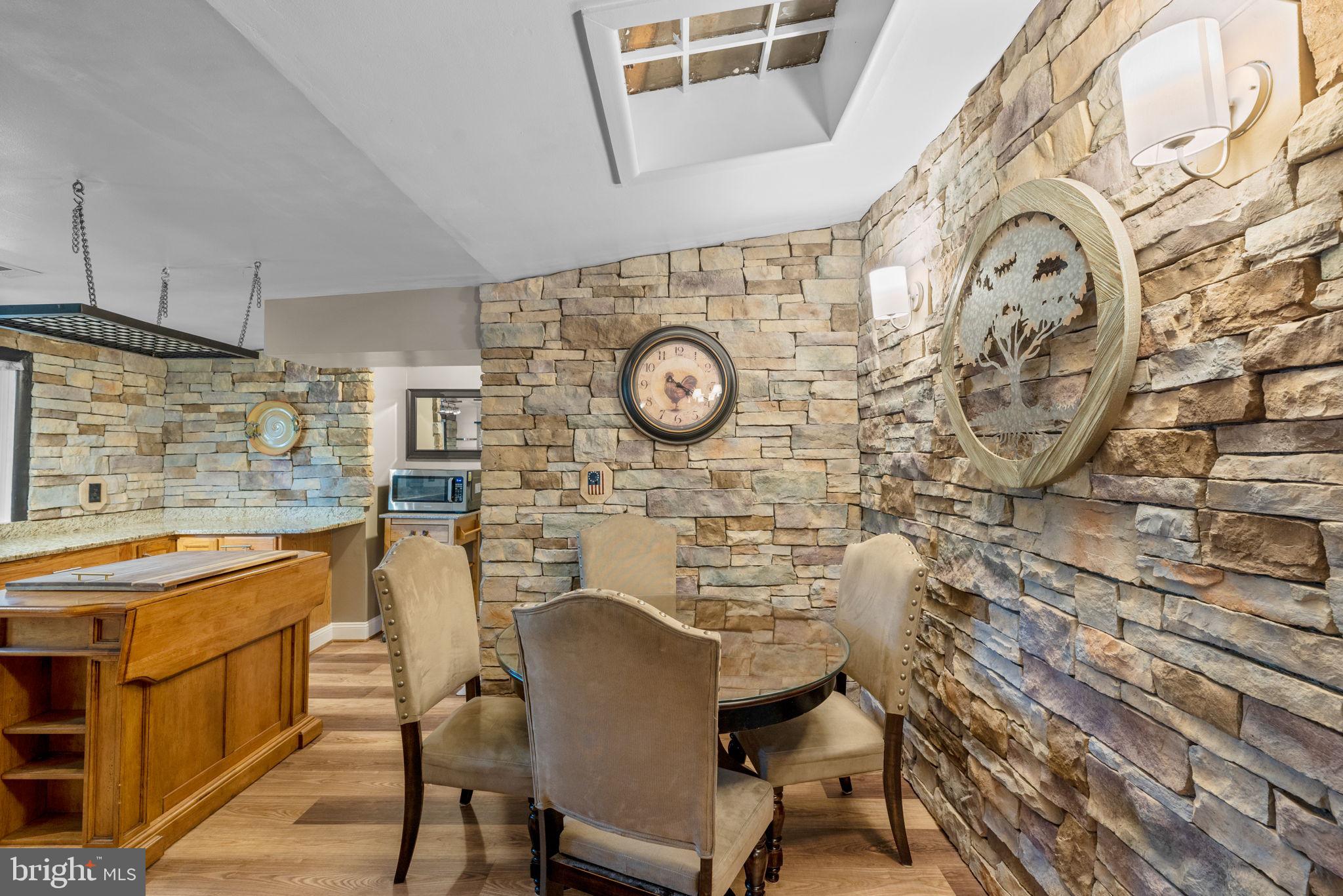 HOLLYWOOD ON SEVERN - Residential