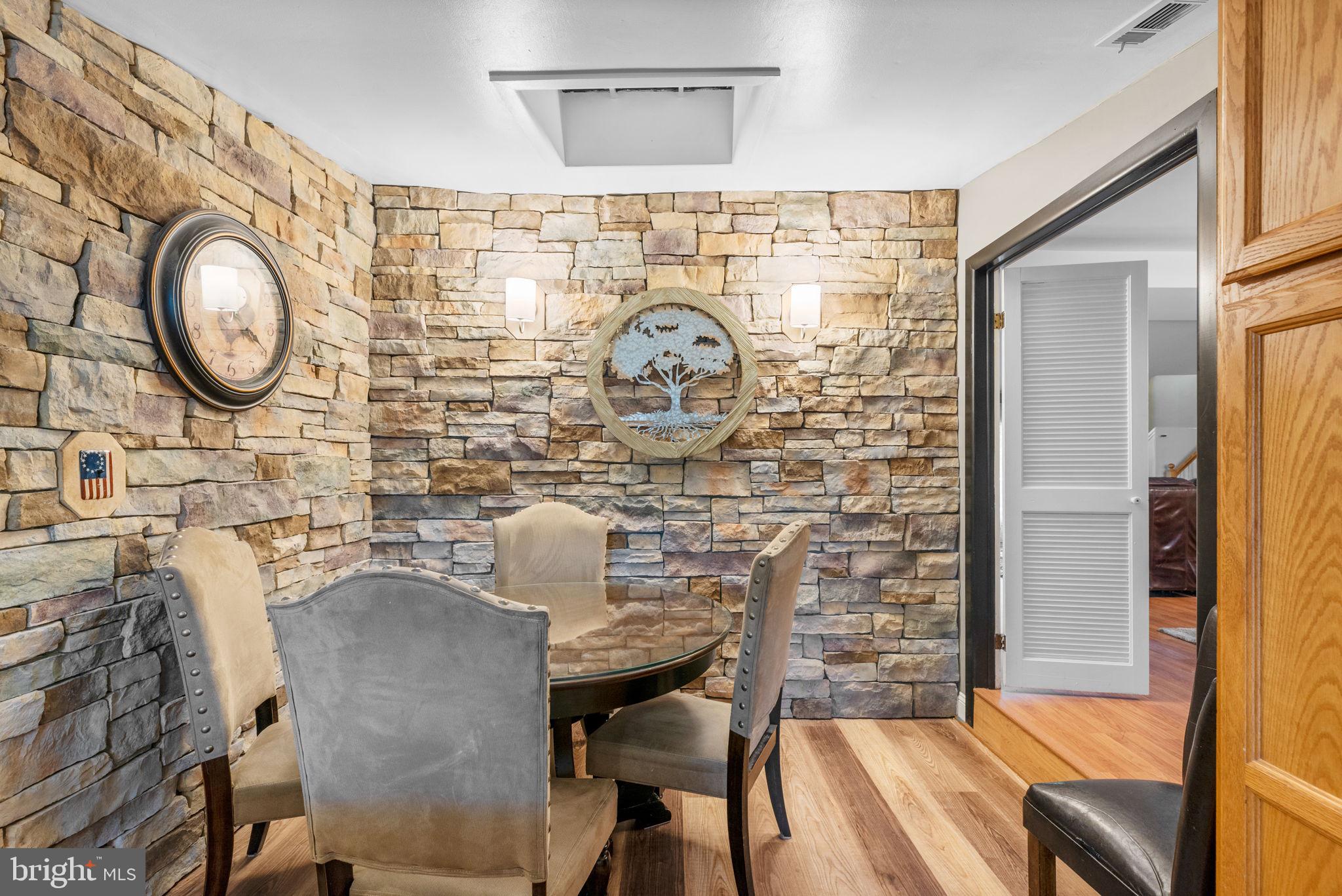 HOLLYWOOD ON SEVERN - Residential