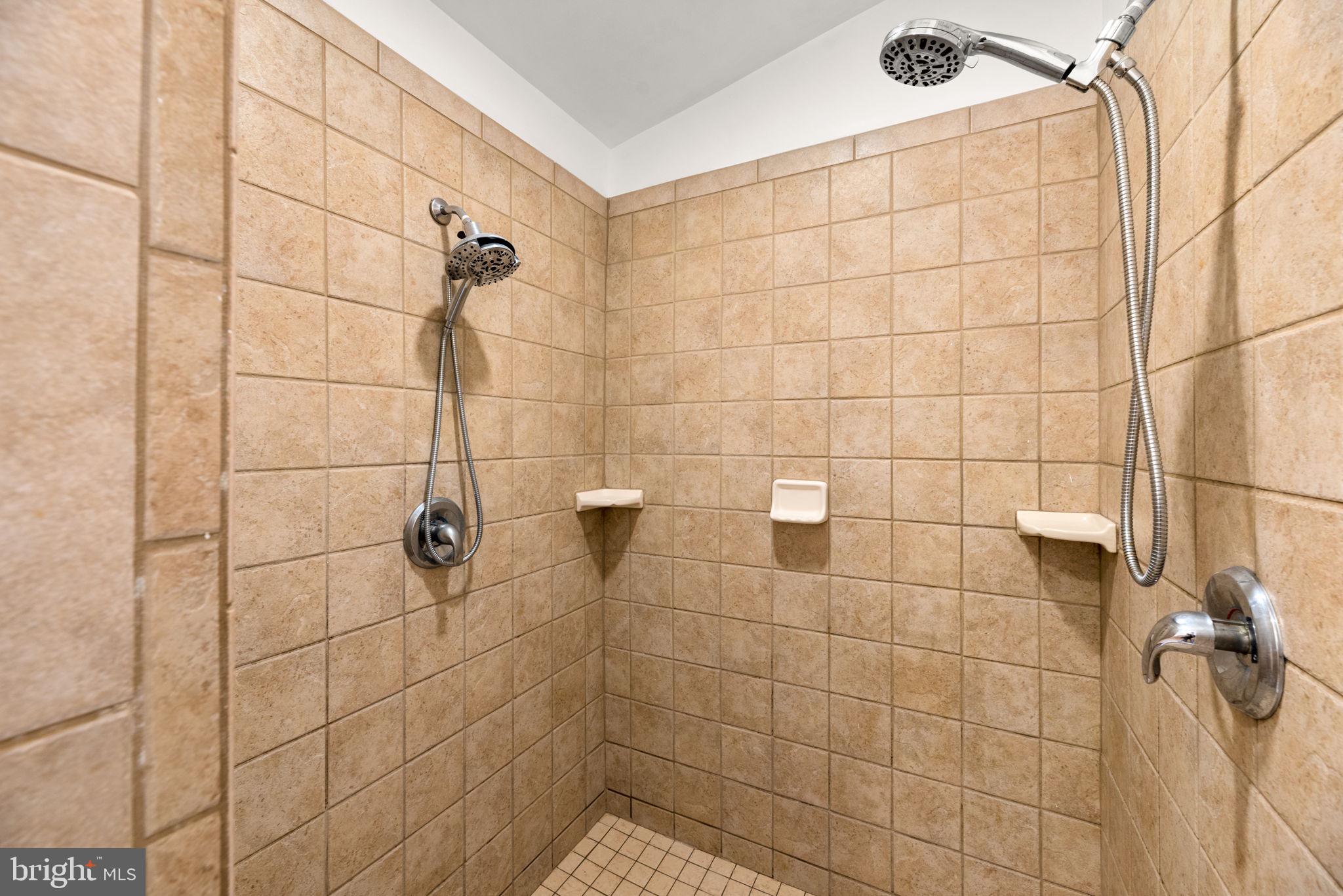 HOLLYWOOD ON SEVERN - Residential