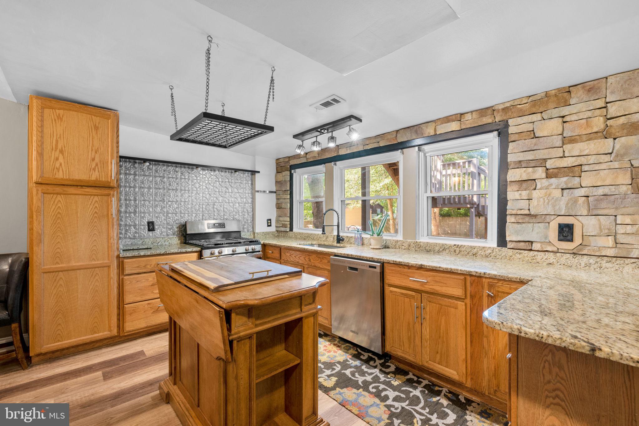 HOLLYWOOD ON SEVERN - Residential