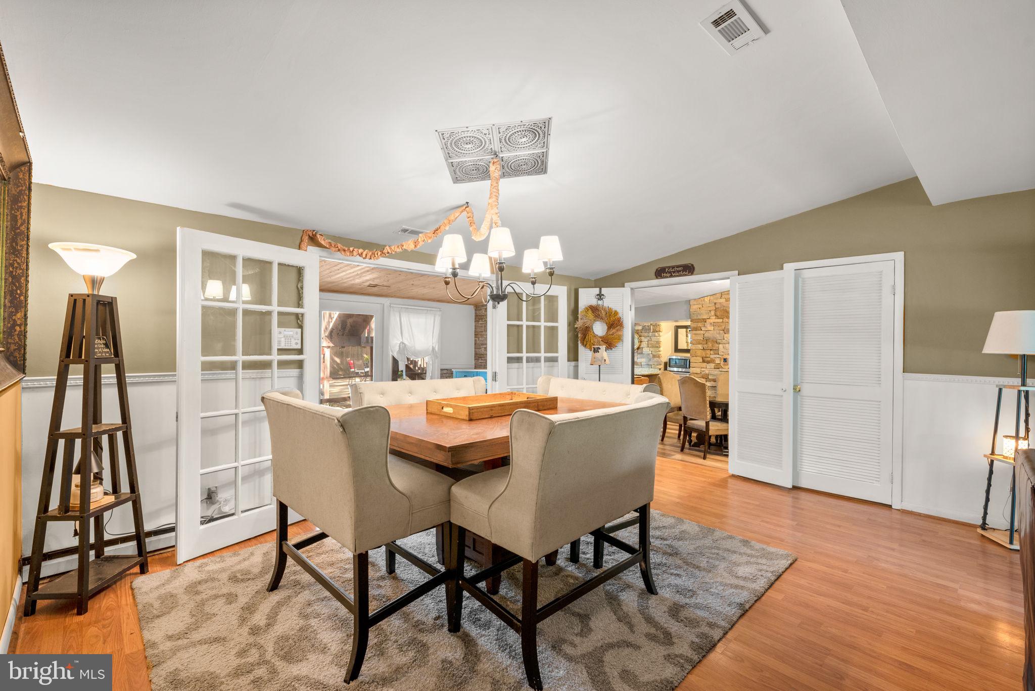 HOLLYWOOD ON SEVERN - Residential