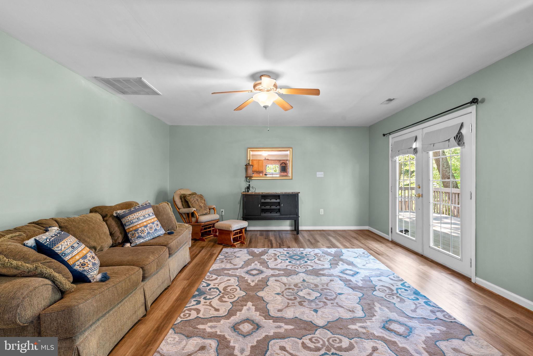 HOLLYWOOD ON SEVERN - Residential