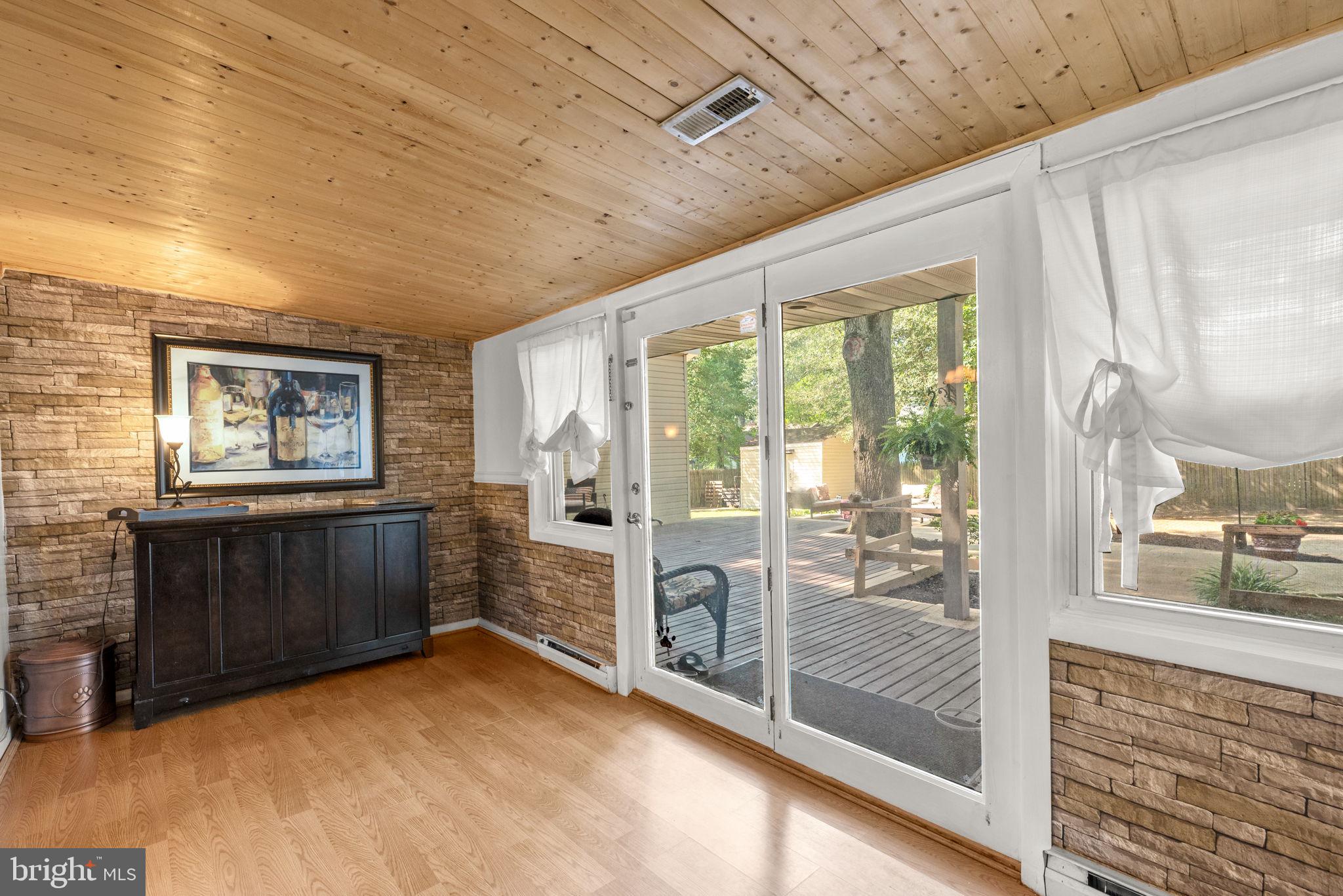 HOLLYWOOD ON SEVERN - Residential