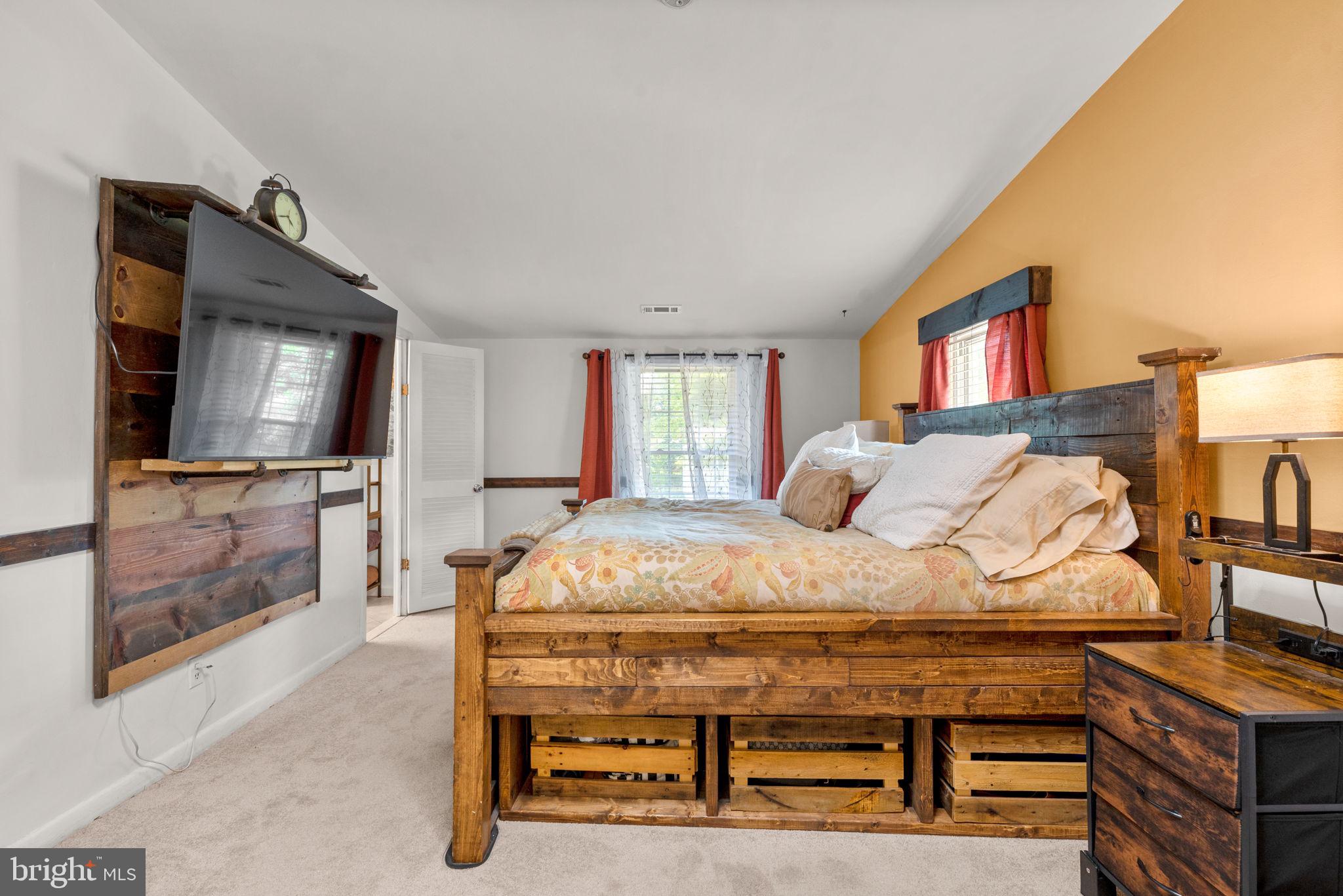 HOLLYWOOD ON SEVERN - Residential