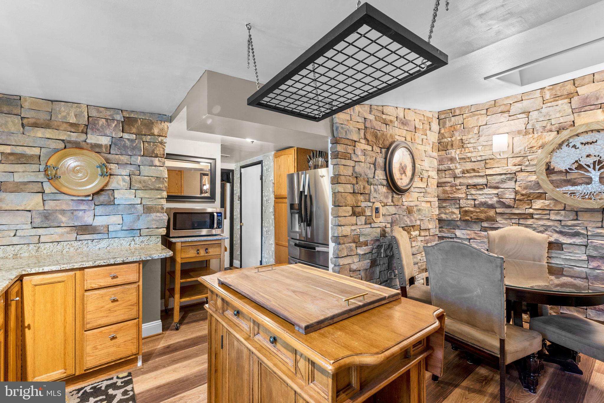 HOLLYWOOD ON SEVERN - Residential