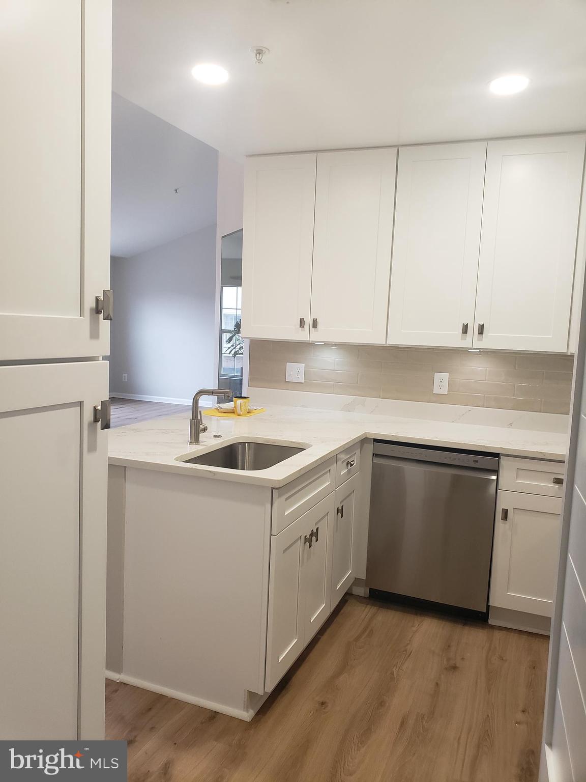 CHELSEA COURTS - Residential