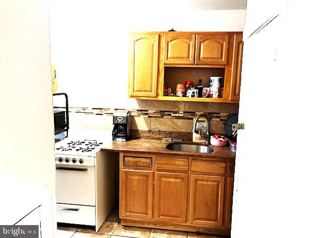 914 POINT STREET