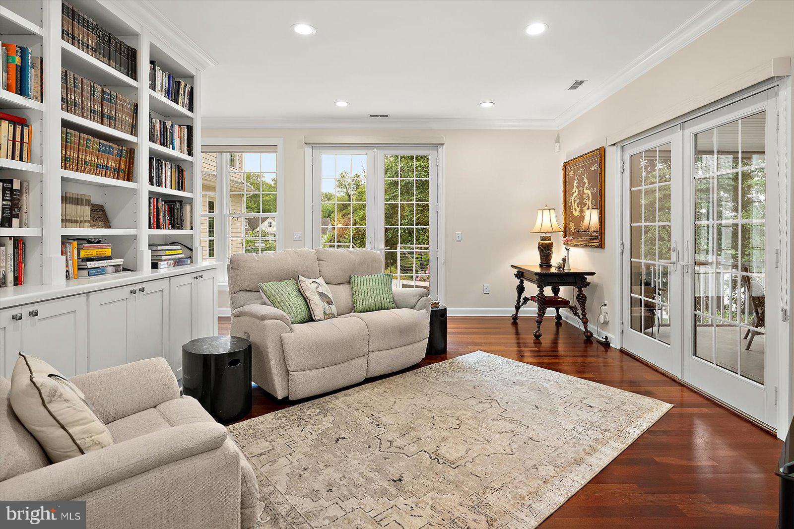 DOWNTOWN DENTON - Residential