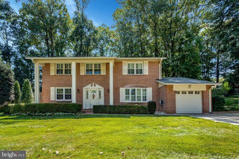 Photo of 10305 Collingham Drive, FAIRFAX, VA 22032 (MLS # VAFX2306480)