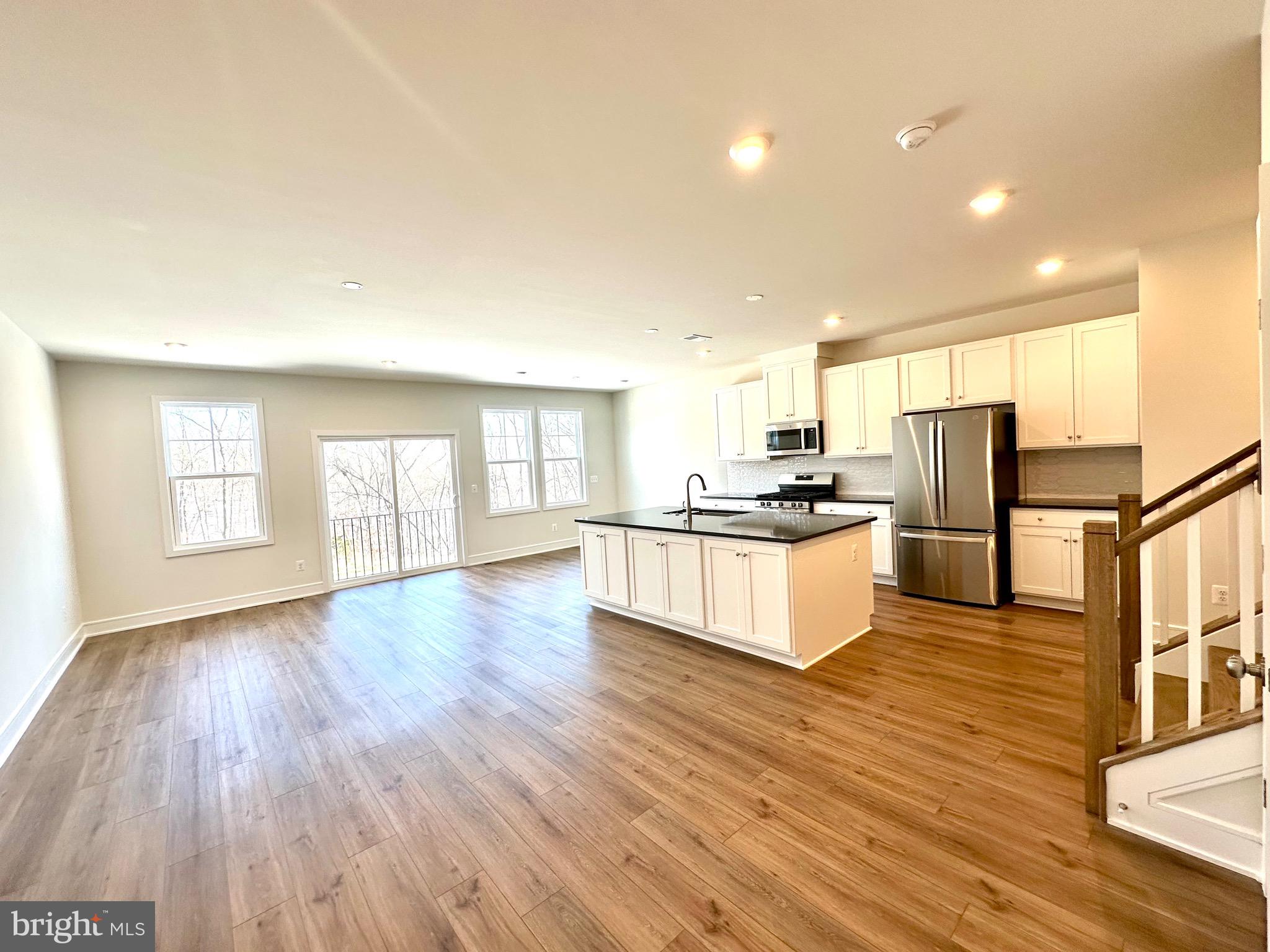 LAKE FREDERICK - Residential Lease