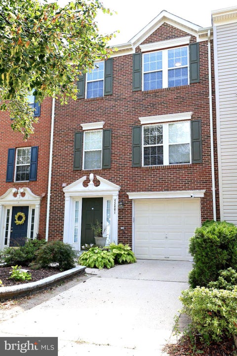 Townhouse For Sale - 43001 Center Street<br/> CHANTILLY, VA 20152