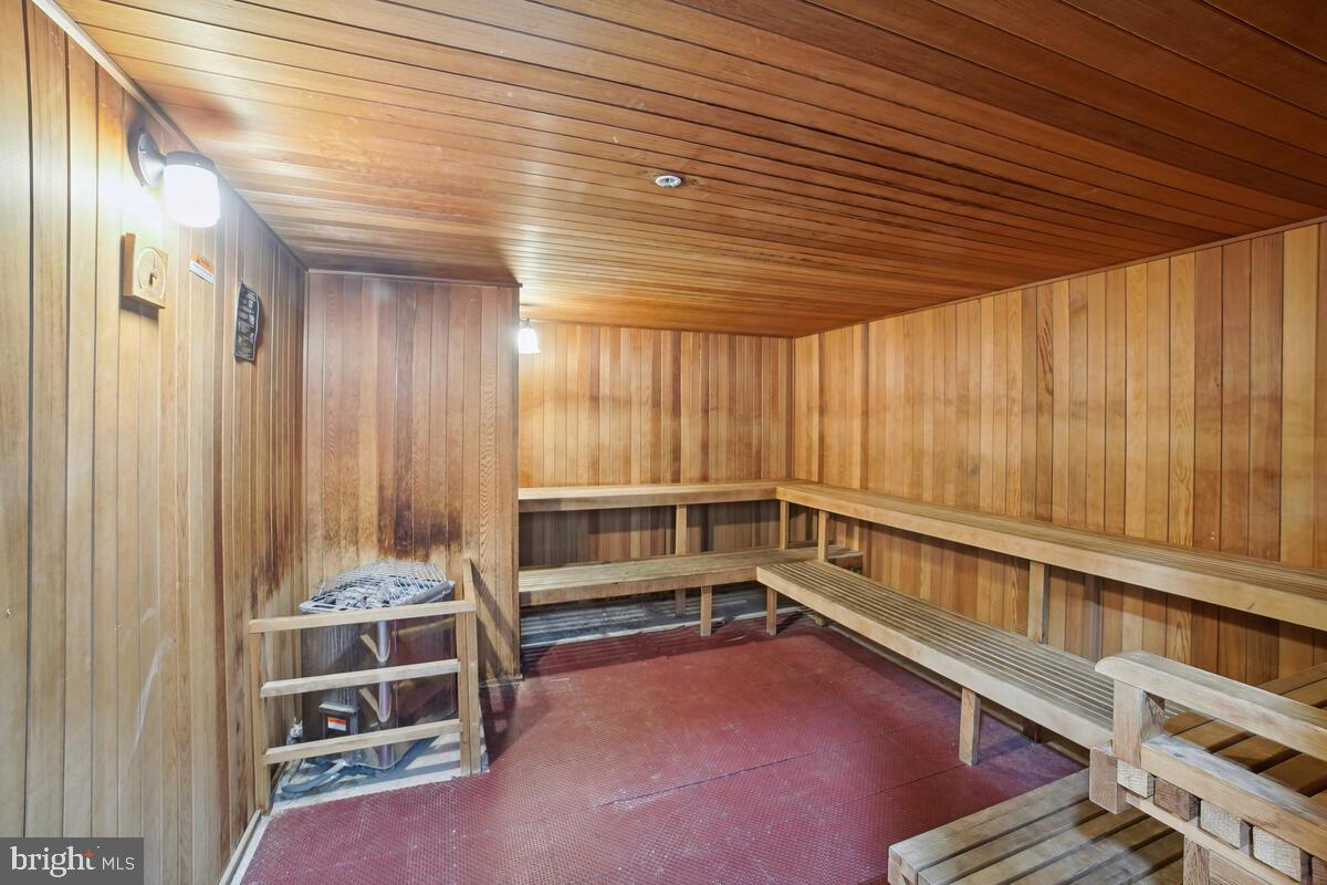 THE COLONNADE AT KENTLANDS - Residential